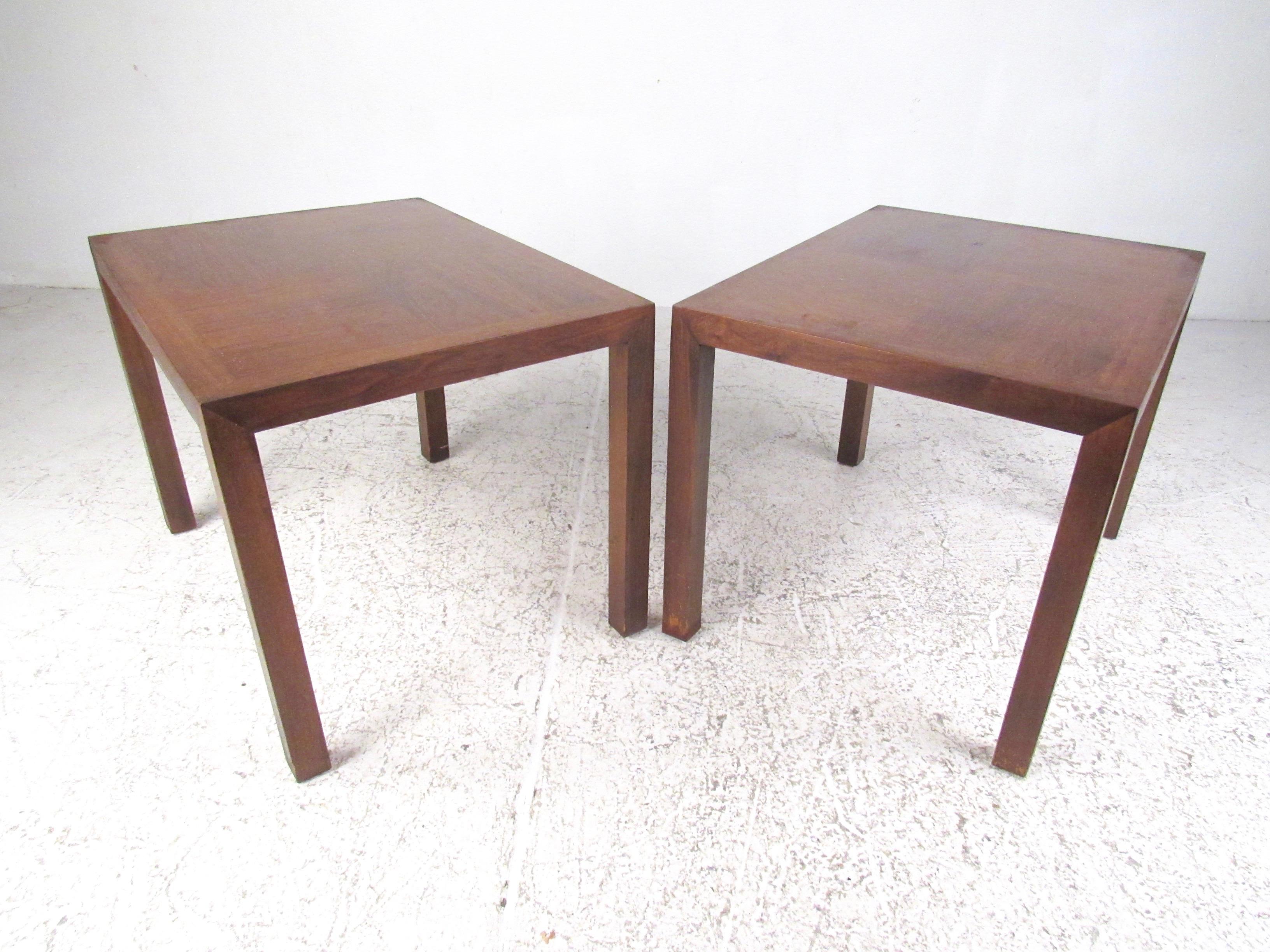 Mid-Century Modern Pair of Parsons Style Walnut Lamp Tables by Lane For Sale