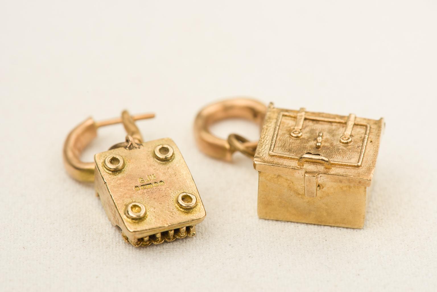 Hand-Carved Pair of Little Sculptures as Gold Earrings For Sale