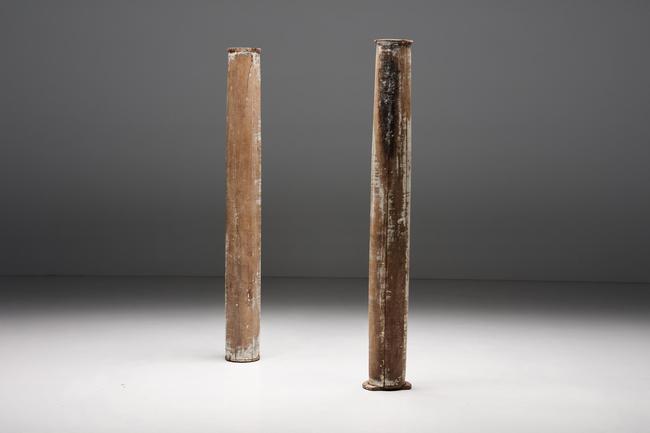 Pair of Partly Patinated Wooden Columns, 19th Century In Good Condition For Sale In Antwerp, BE