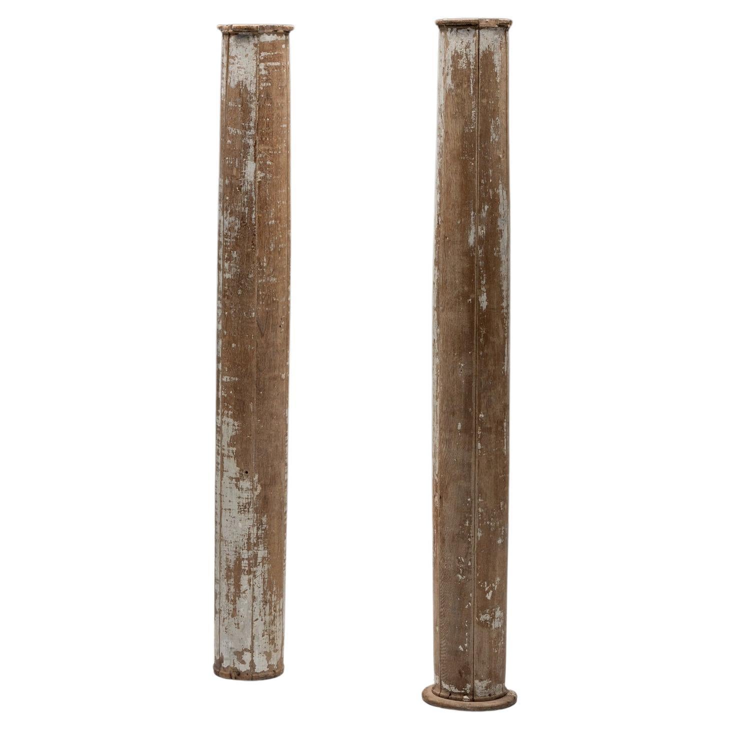 Paire de colonnes en bois partiellement patinées, 19ème siècle
