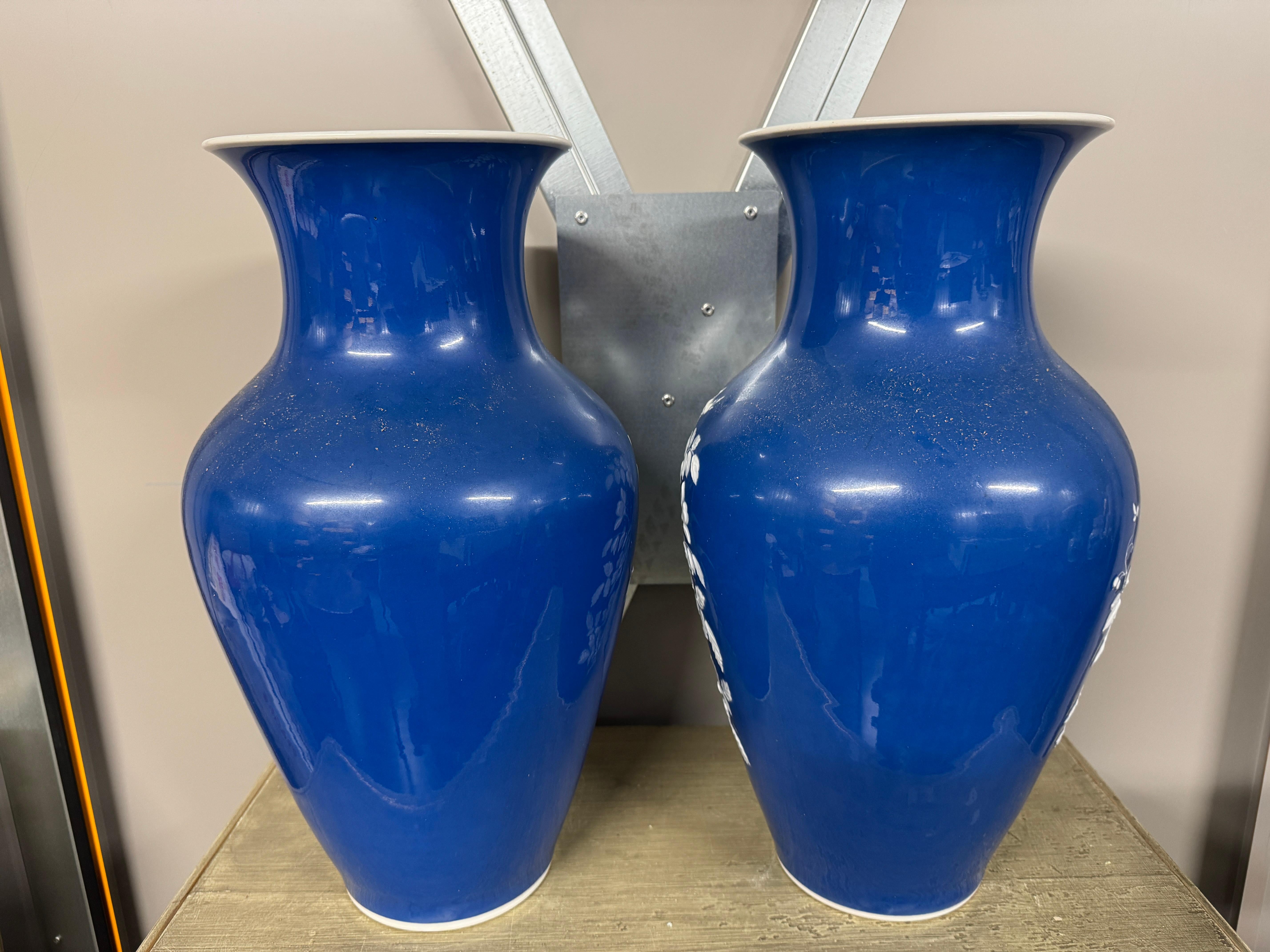 Pair of 'Pate Sur Pate' Porcelain Vases In Good Condition For Sale In Basildon, GB