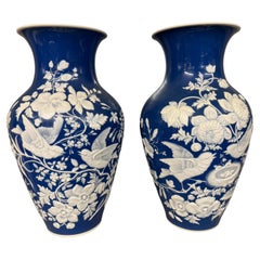 Paire de vases en porcelaine « Pate Sur Pate »