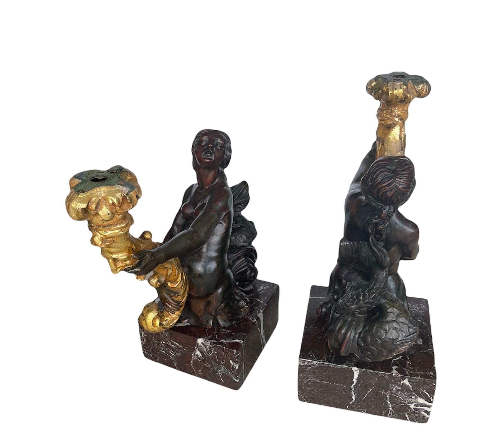 Paire de torchères/ candélabres de sculpture de sirènes en bronze patiné et doré en vente 6