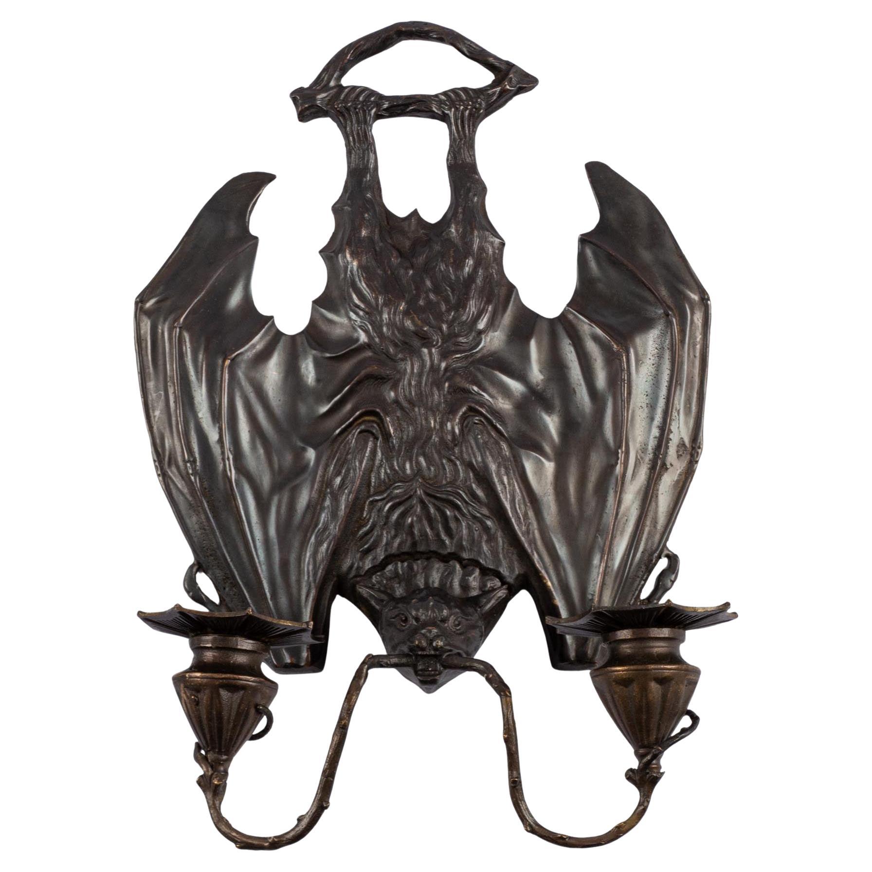 Paire d'appliques murales en forme de batte en bronze patiné d'après William Tonks & Sons