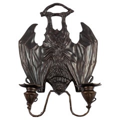 Paire d'appliques murales en forme de batte en bronze patiné d'après William Tonks & Sons