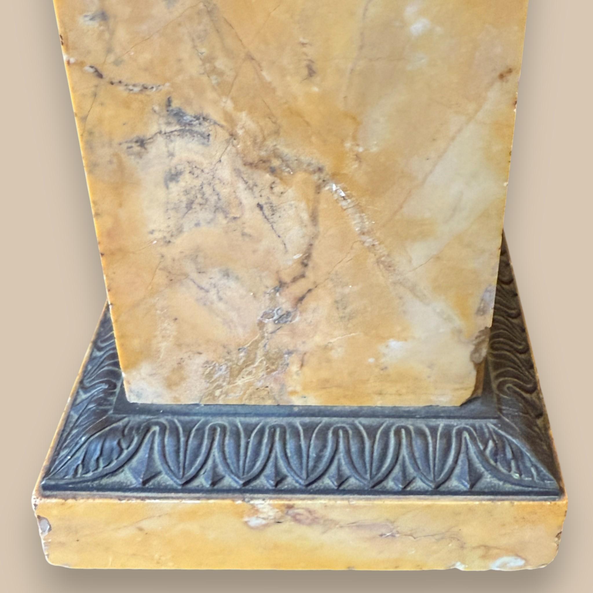 Coppia di cappe in bronzo patinato su basi in marmo di Siena - Inizio XIX secolo in vendita 4