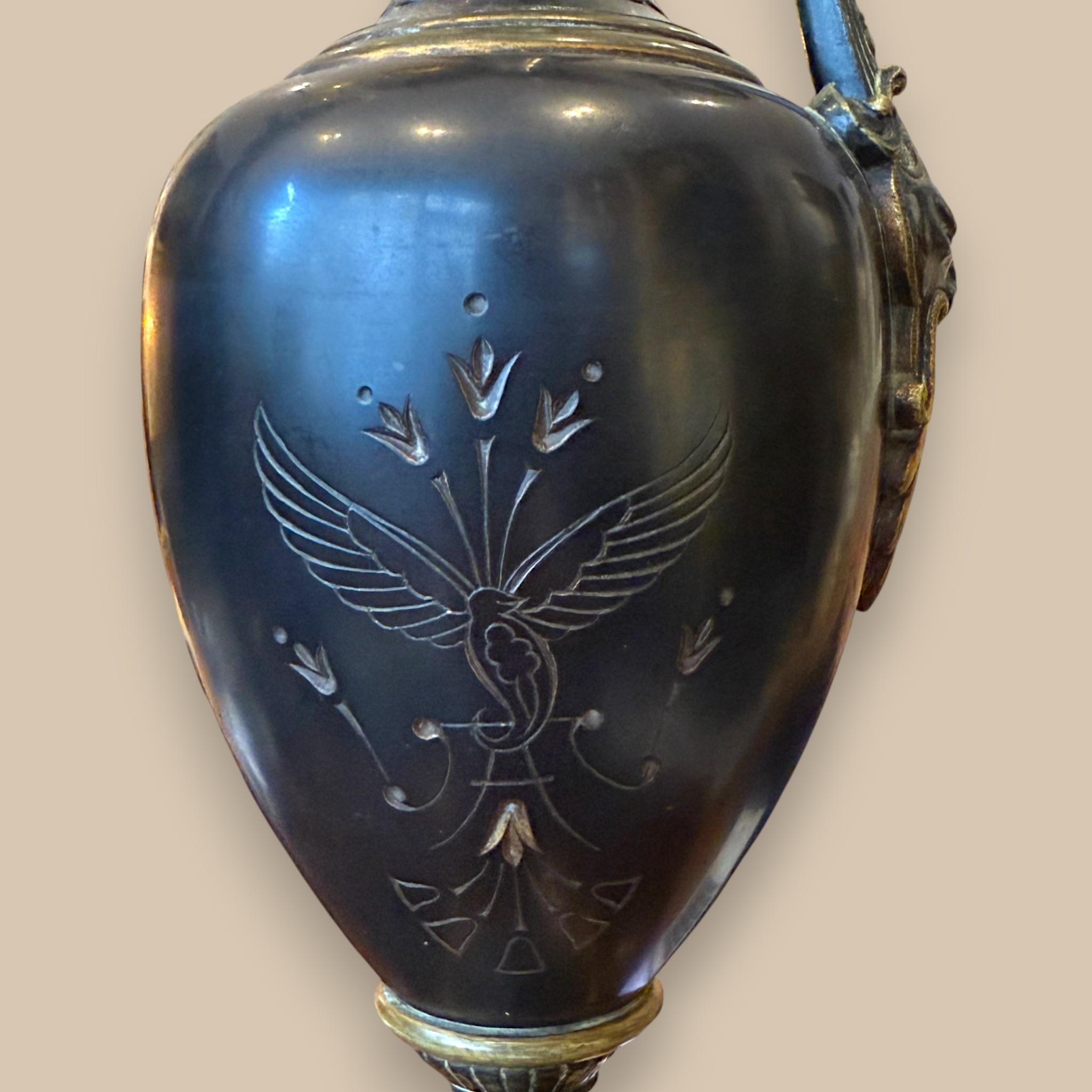 Bronzo Coppia di cappe in bronzo patinato su basi in marmo di Siena - Inizio XIX secolo in vendita