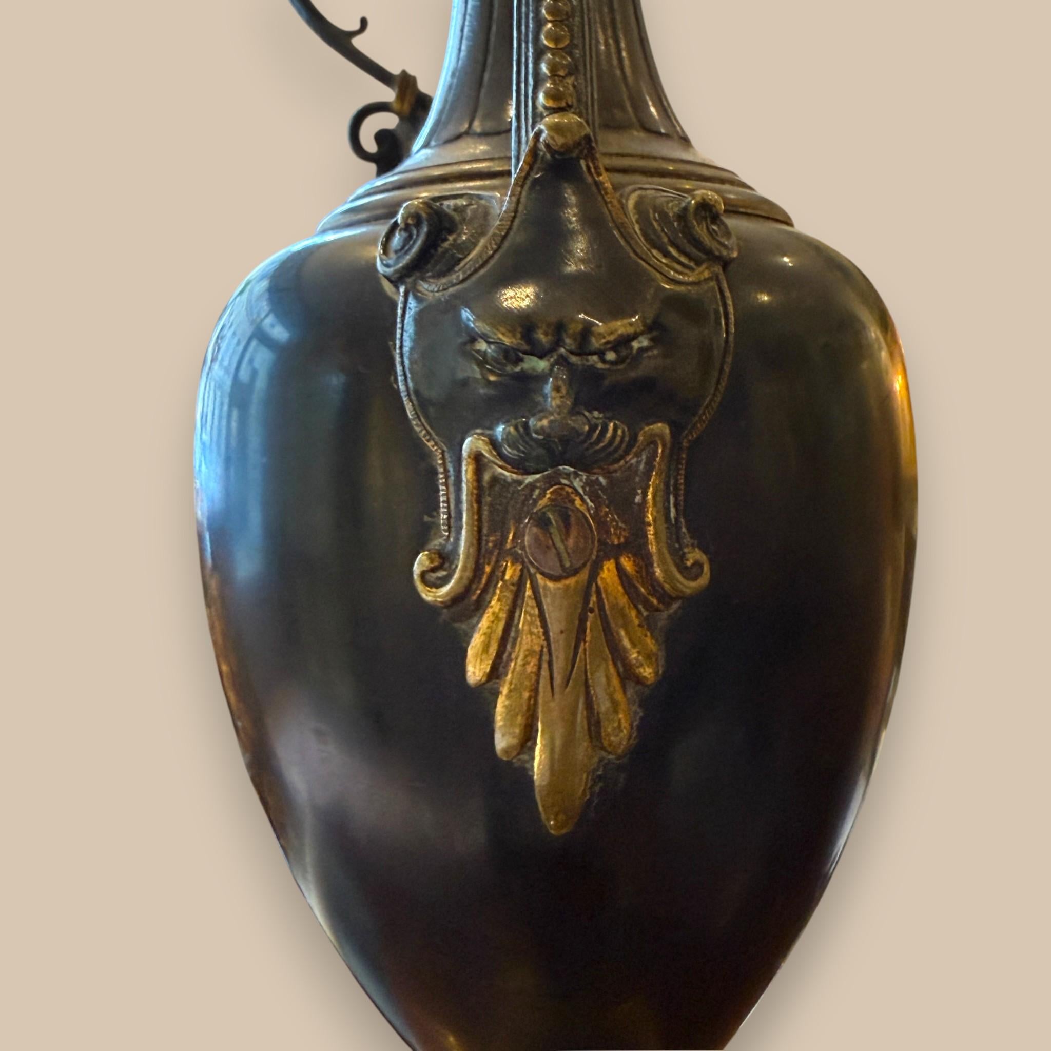 Coppia di cappe in bronzo patinato su basi in marmo di Siena - Inizio XIX secolo in vendita 2