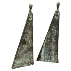 Pareja de esculturas figurativas de bronce patinado al estilo de Sydney Kumalo
