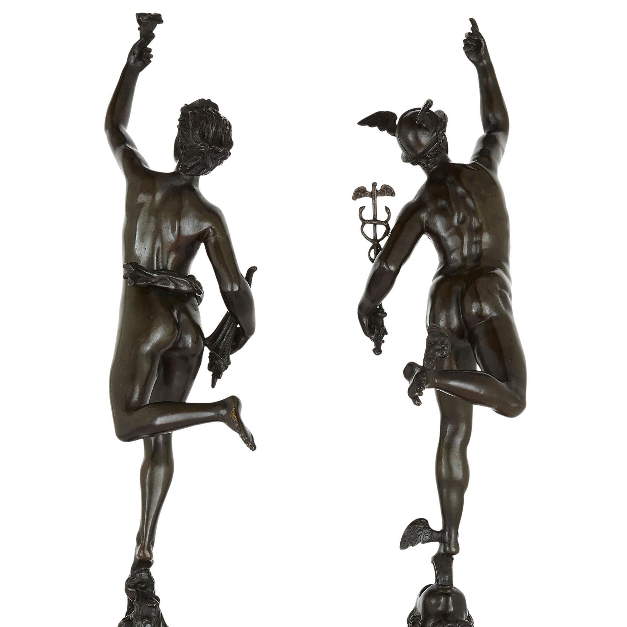Paar patinierte Bronzefiguren nach Giambologna (Französisch) im Angebot