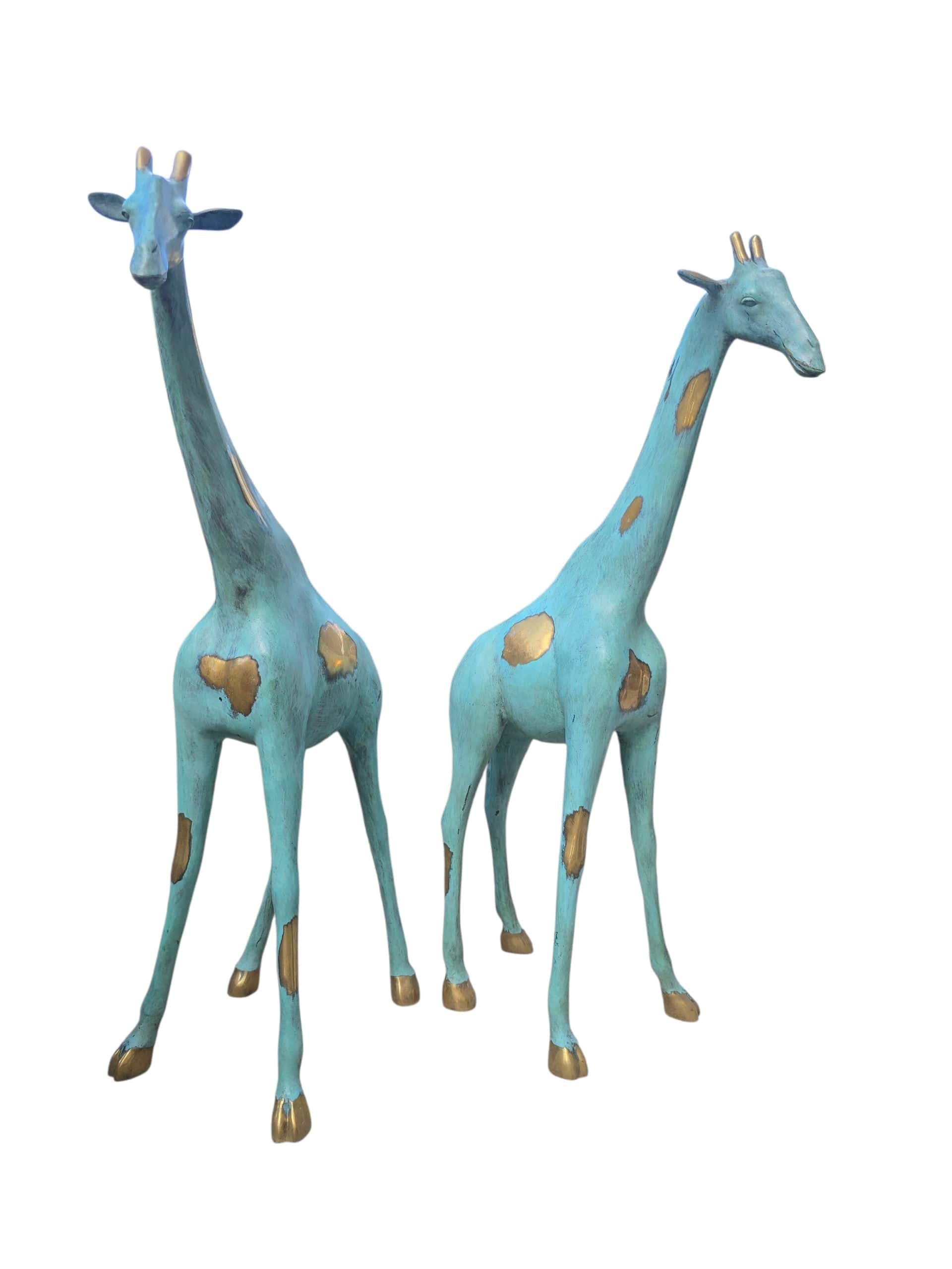Coppia di sculture di giraffa in bronzo patinato, 20° secolo In condizioni buone in vendita a Madrid, ES