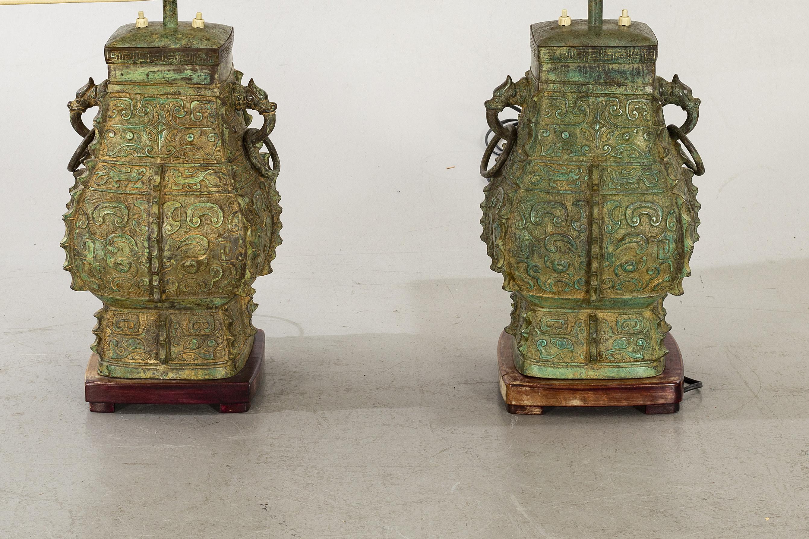 Centraméricain  Lampes de table de style James Mont  Patine de bronze « vert de gris » des années 1960  en vente