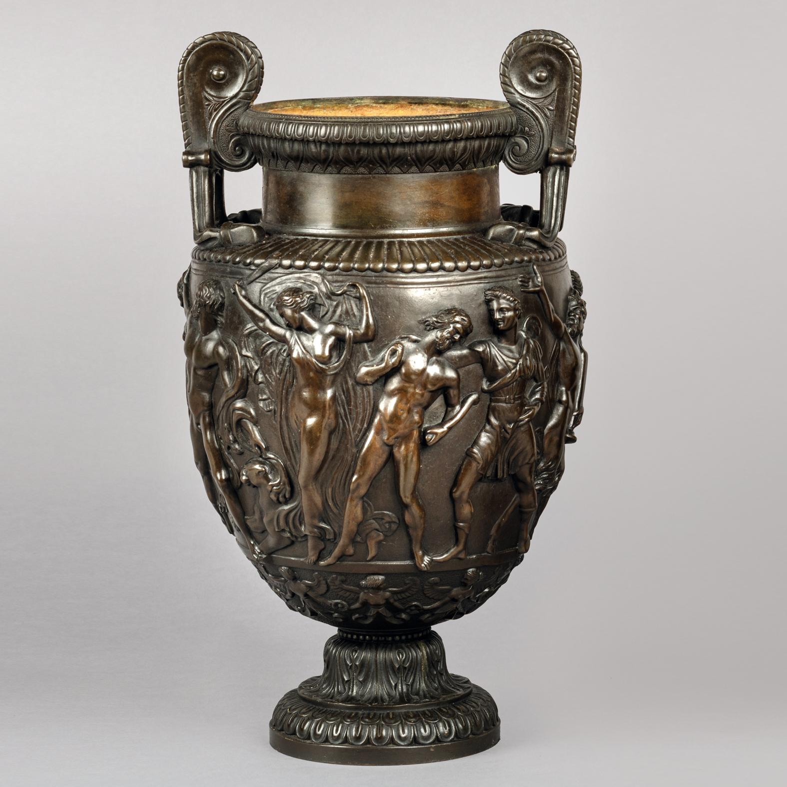 XIXe siècle Paire de modèles en bronze patiné du vase Townley, coulés par Delafontaine en vente