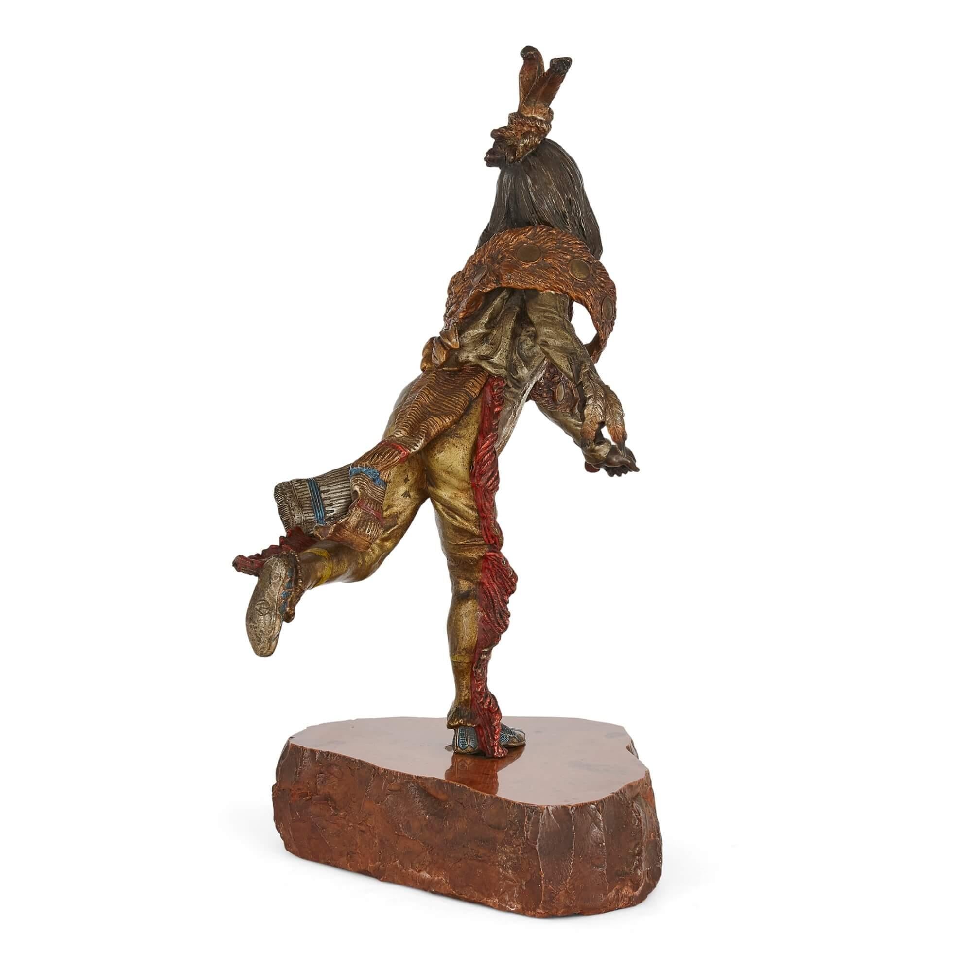 Autrichien Paire de figures amérindiennes en bronze patiné d'après Kauba  en vente