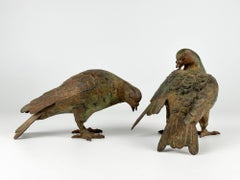 Paire de sculptures de faisans en bronze patiné, réalisées par Toyo, Japon, CIRCA les années 1960