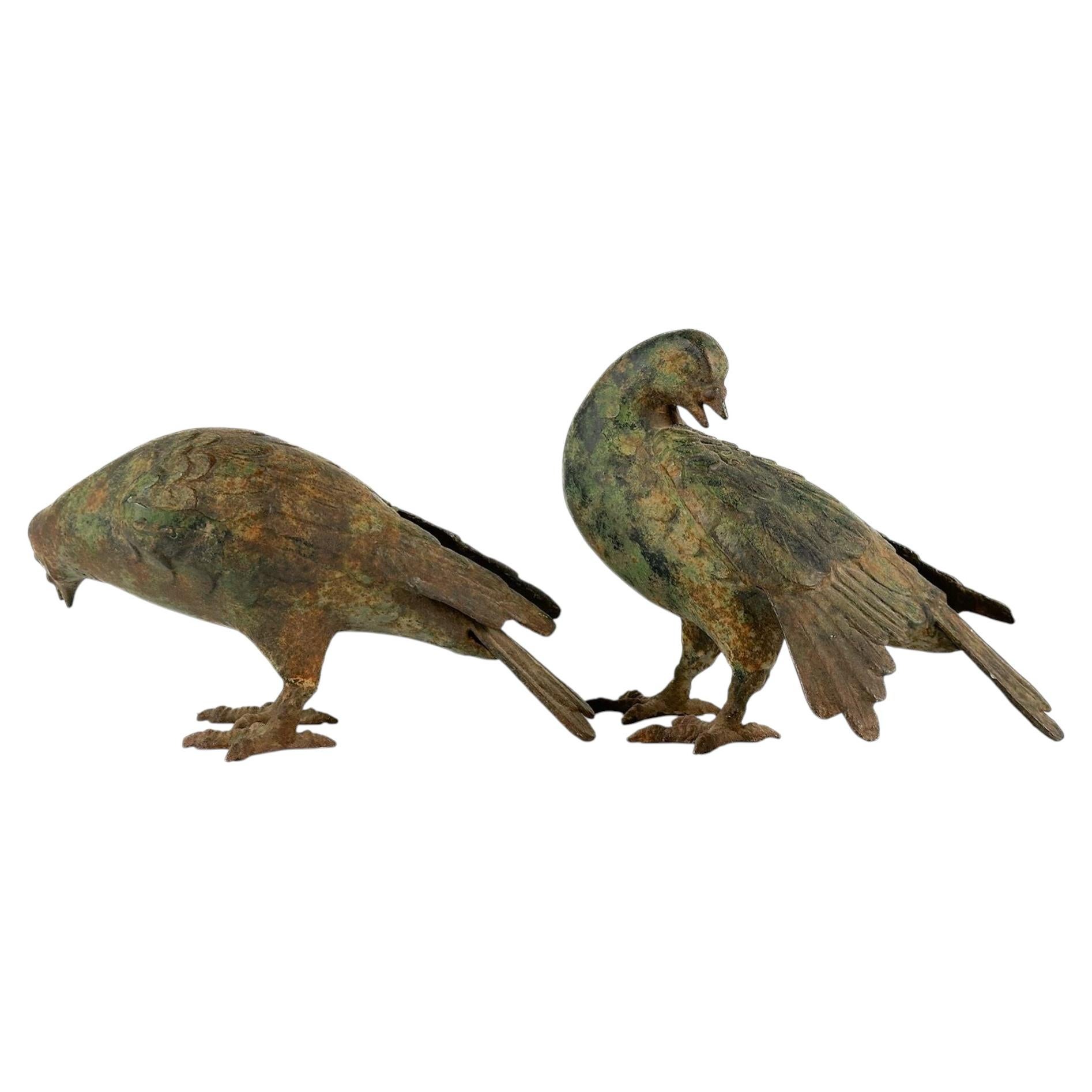 Paire de sculptures de faisans en bronze patiné, réalisées par Toyo, Japon, CIRCA les années 1960