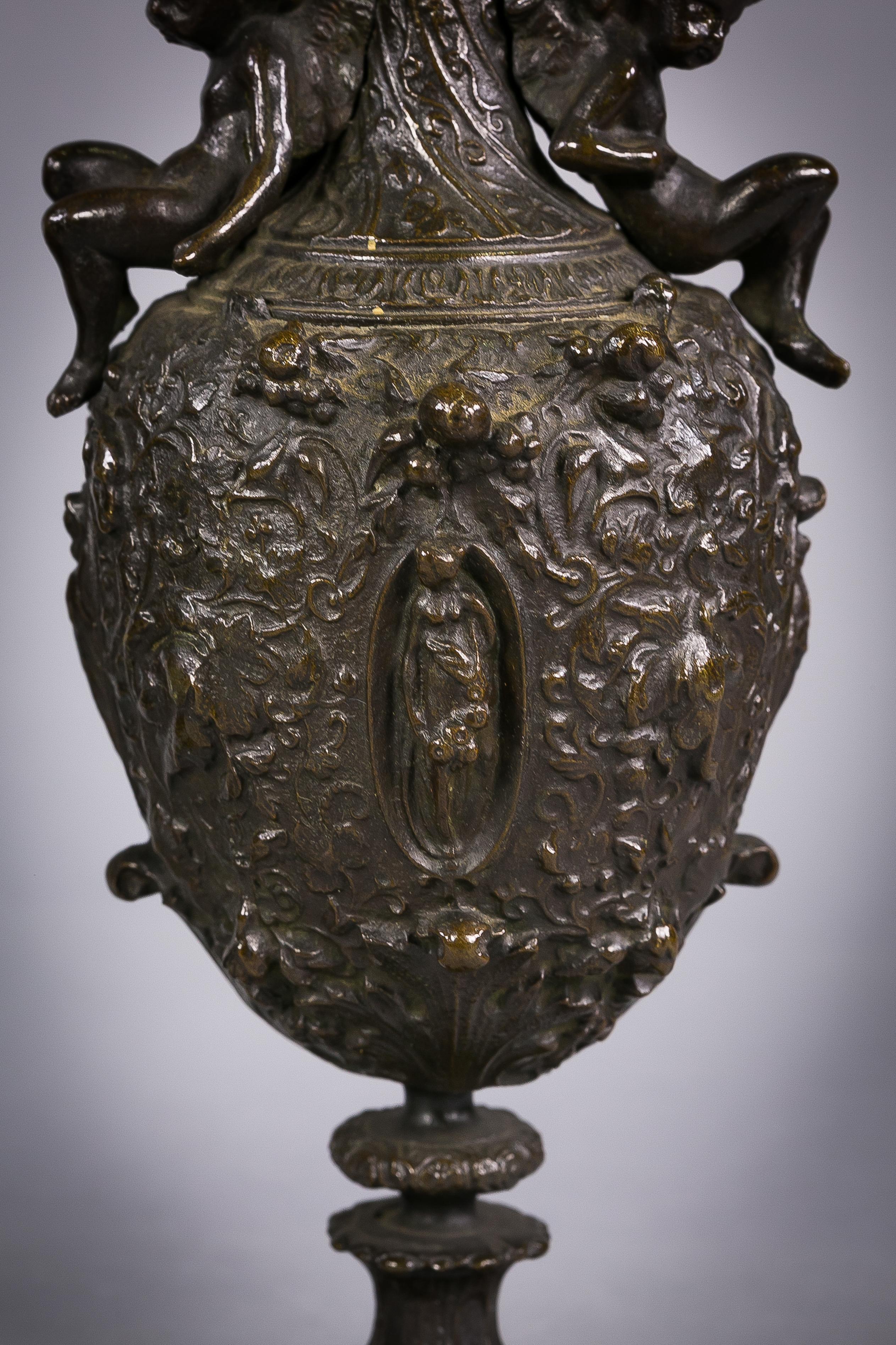 Pair of Patinated Bronze Renaissance Style Covered Urns, circa 1875 In Excellent Condition For Sale In New York, NY
