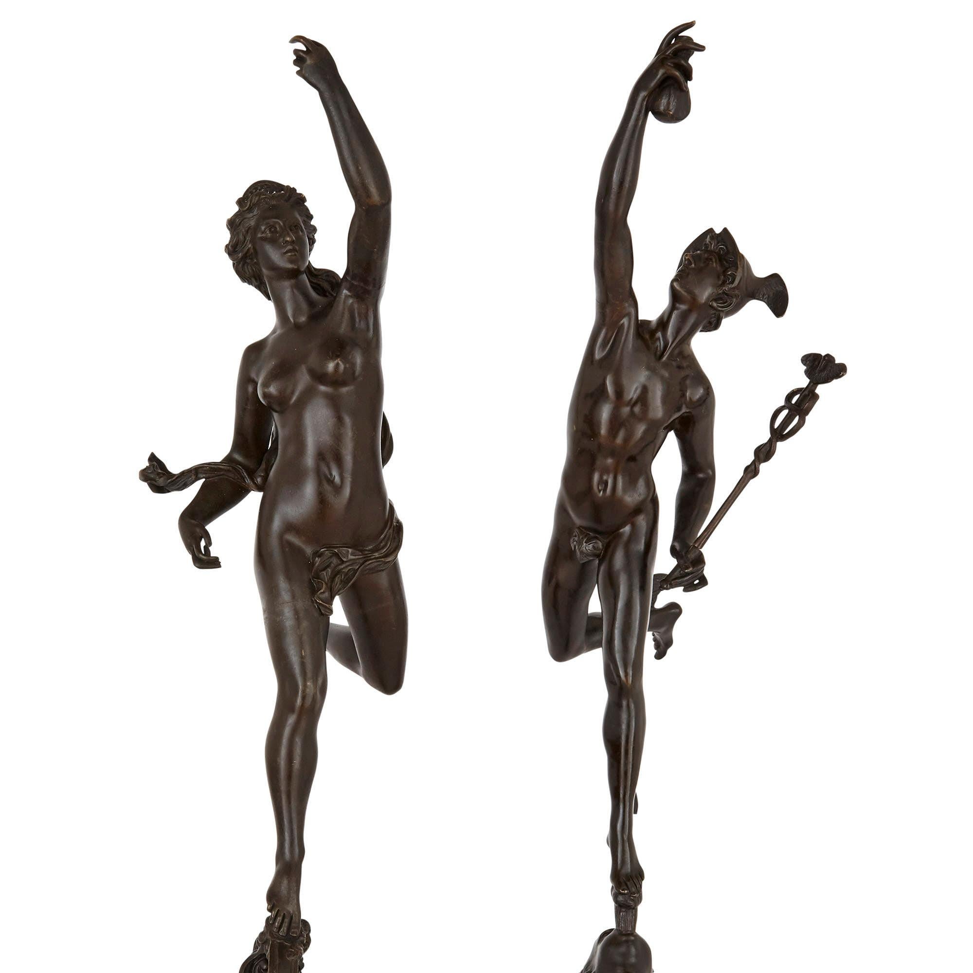 Paar Skulpturen aus patinierter Bronze nach Giambologna (Renaissance) im Angebot