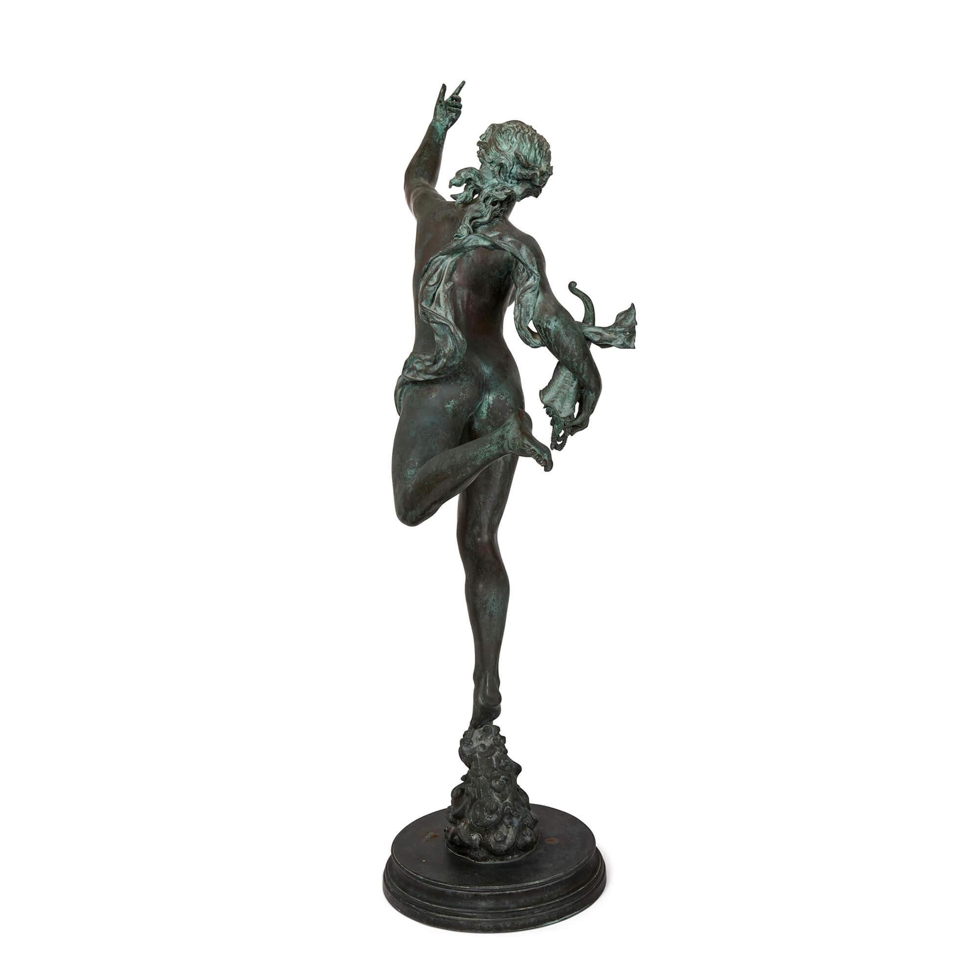 Francese Coppia di sculture in bronzo patinato di Fortuna e Mercurio dopo Giambologna in vendita