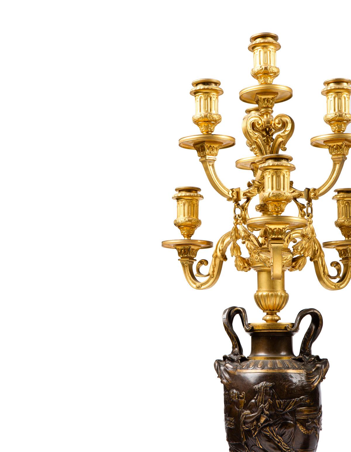 Ein feines Paar vergoldeter und patinierter Bronze-Kandelaber im neoklassischen Stil mit sieben Lichtern
von FERDINAND BARBEDIENNE
Originalzustand, dieses Paar wurde nie berührt.