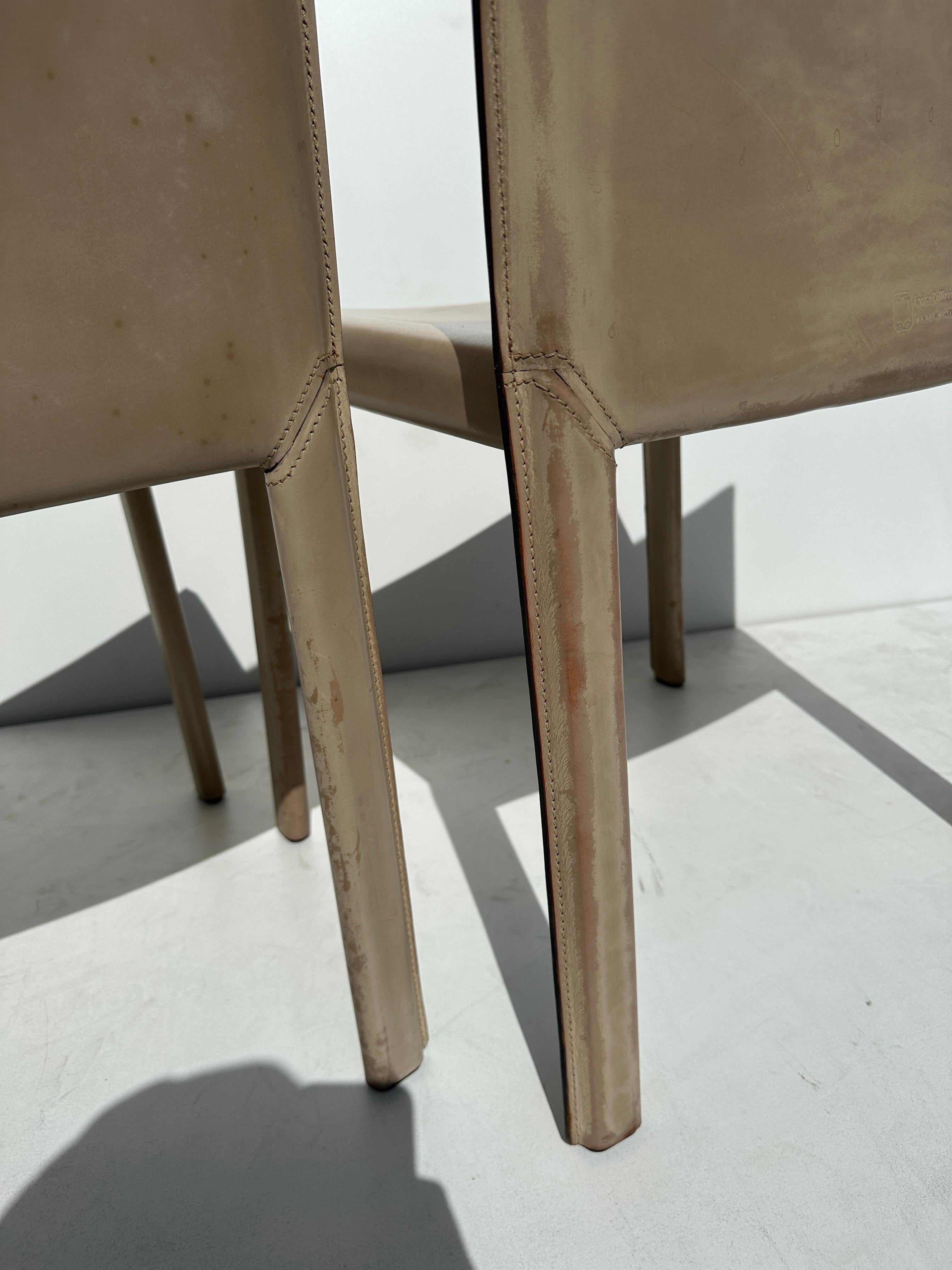 Paire de chaises d'appoint en cuir patiné d'Enrico Pellizzoni en vente 3
