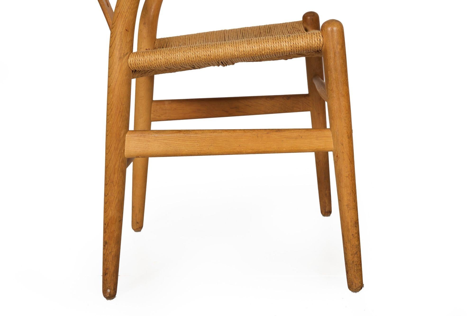 Pair of Patinated Oak “Wishbone” Arm Chairs by Hans Wegner circa 1960s For Sale 6