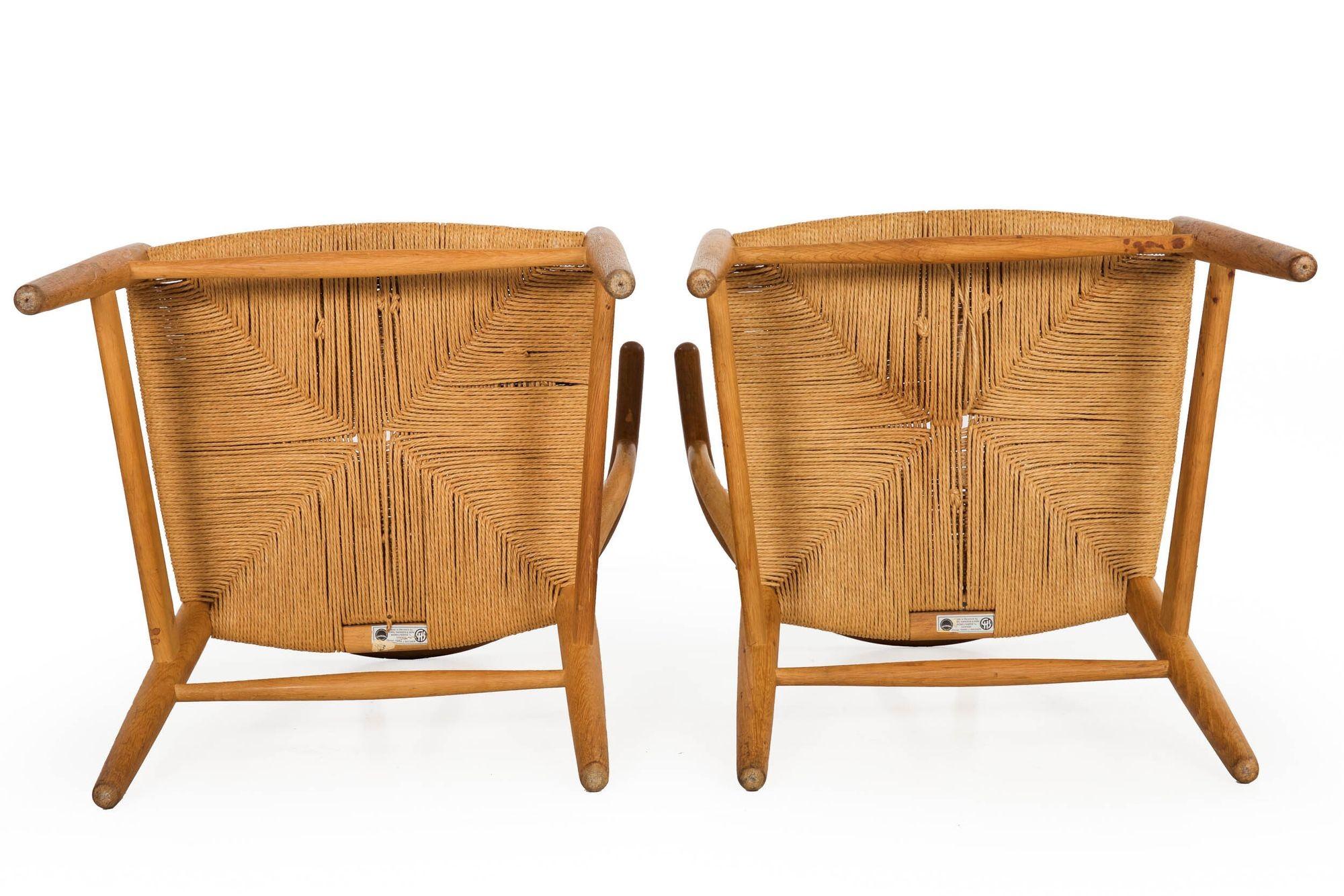 Pair of Patinated Oak “Wishbone” Arm Chairs by Hans Wegner circa 1960s For Sale 11