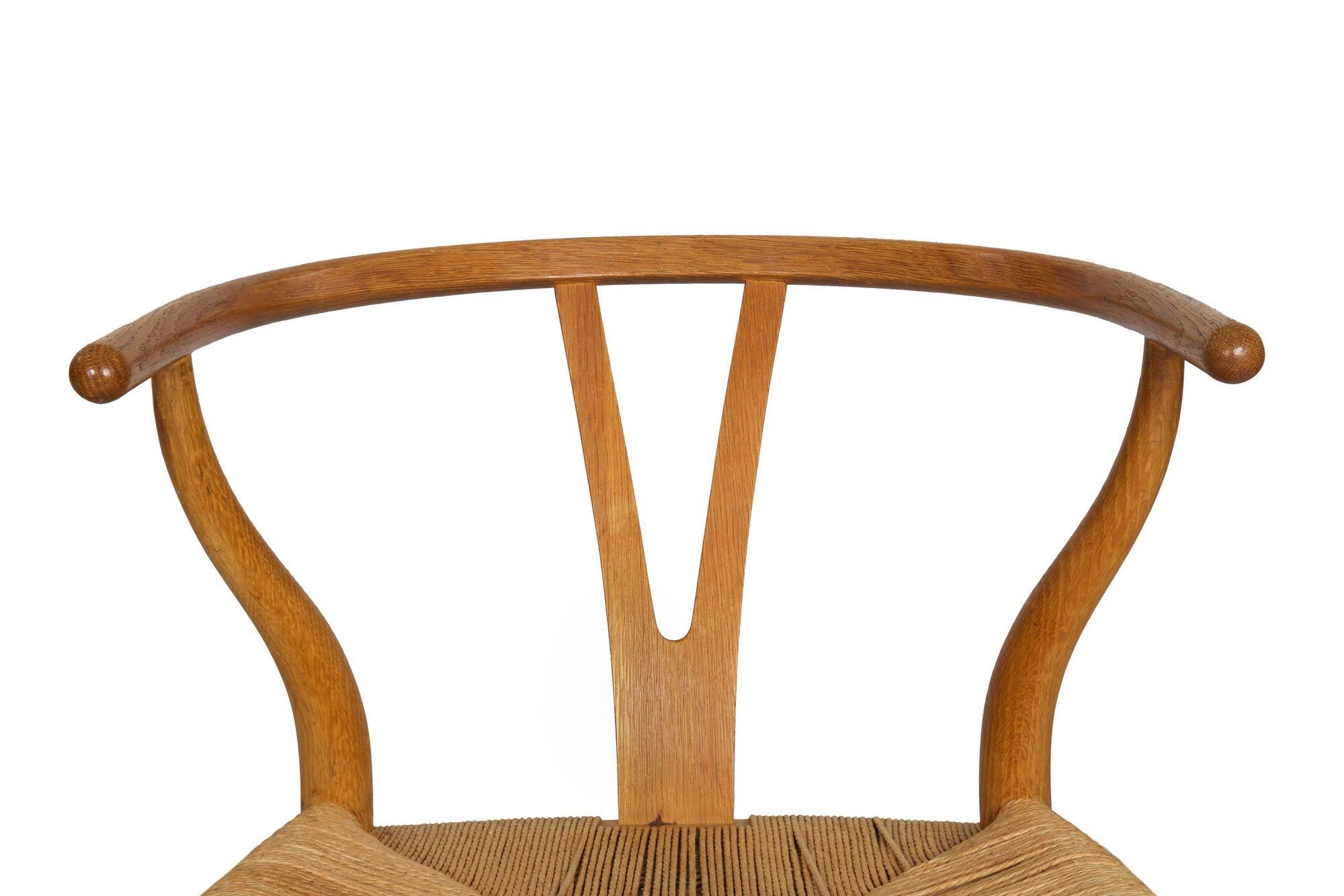 20th Century Pair of Patinated Oak “Wishbone” Arm Chairs by Hans Wegner circa 1960s For Sale