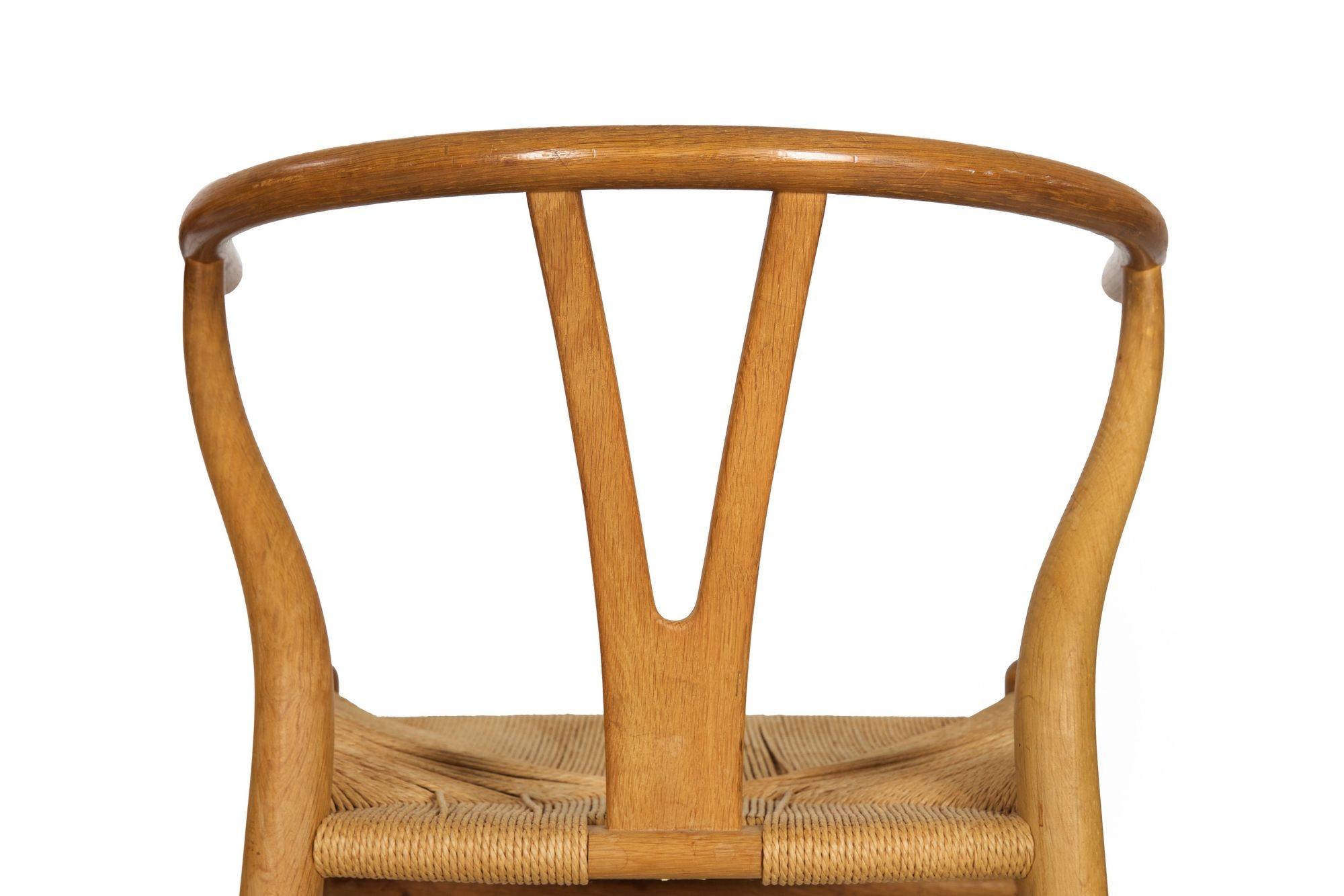 Pair of Patinated Oak “Wishbone” Arm Chairs by Hans Wegner circa 1960s For Sale 3