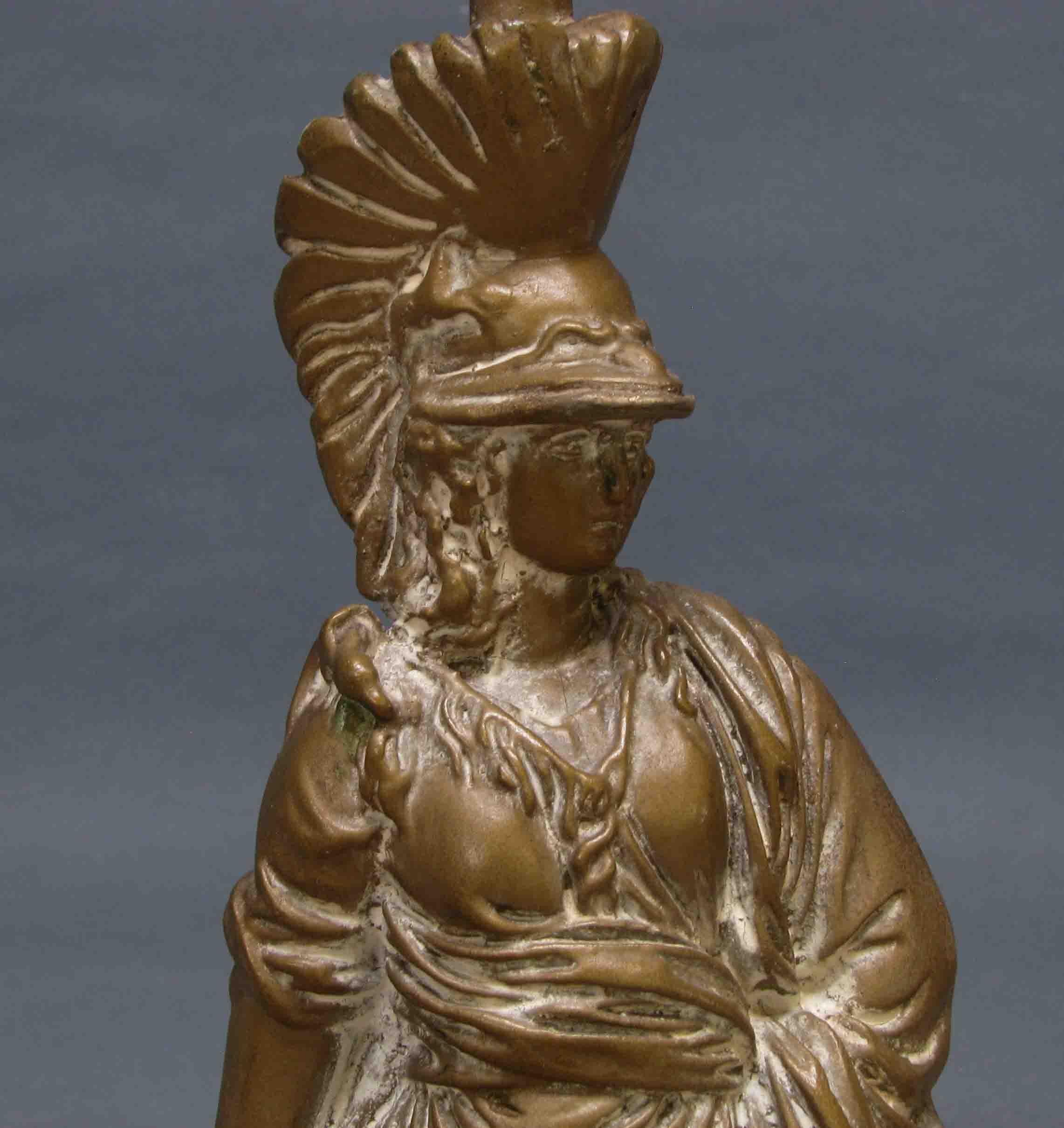 Pareja de Lámparas de Mesa Figurales Neoclásicas de Yeso Patinado de Sculptureline N.Y. en venta 5