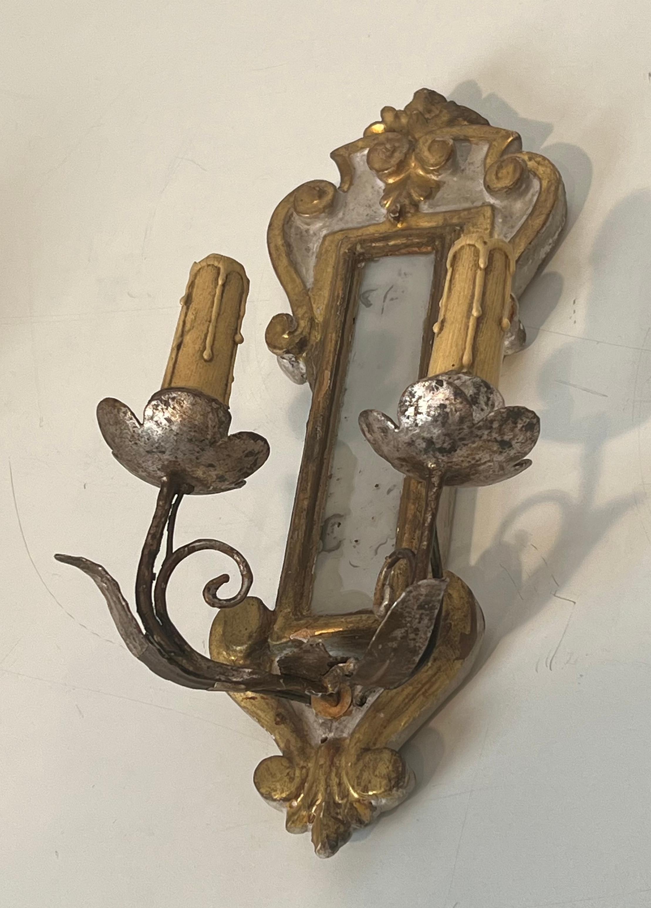 Pareja de apliques de madera tallada patinada, plateada y dorada con espejo en Bueno estado para la venta en Marcq-en-Barœul, Hauts-de-France