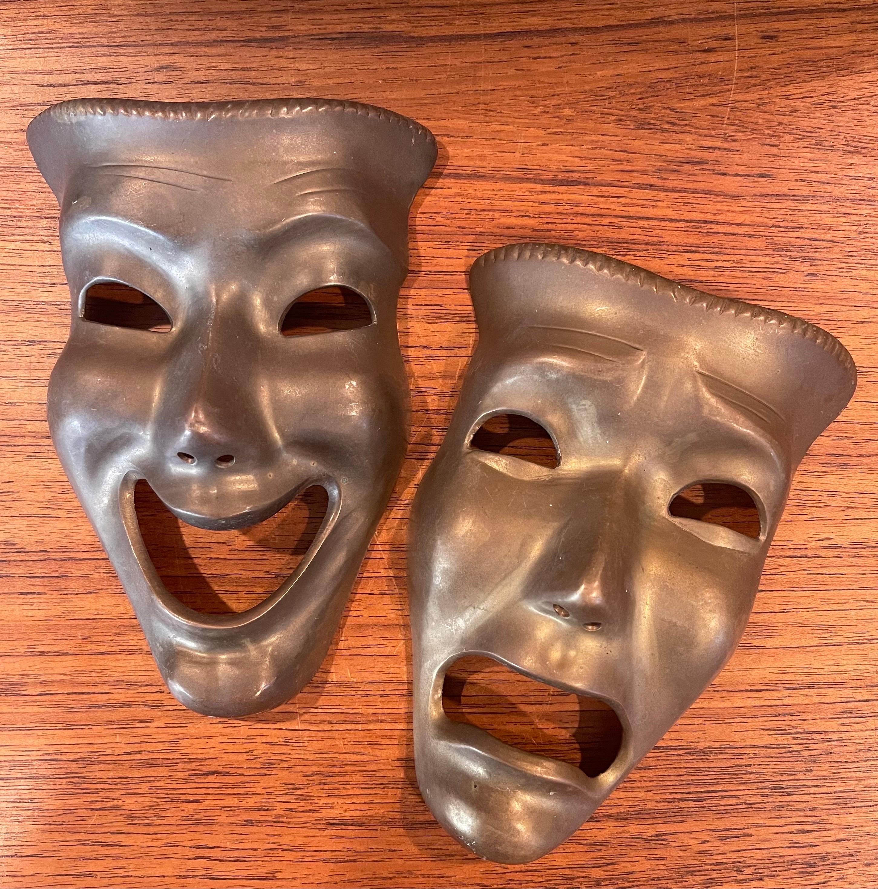 theatre masks wall decor