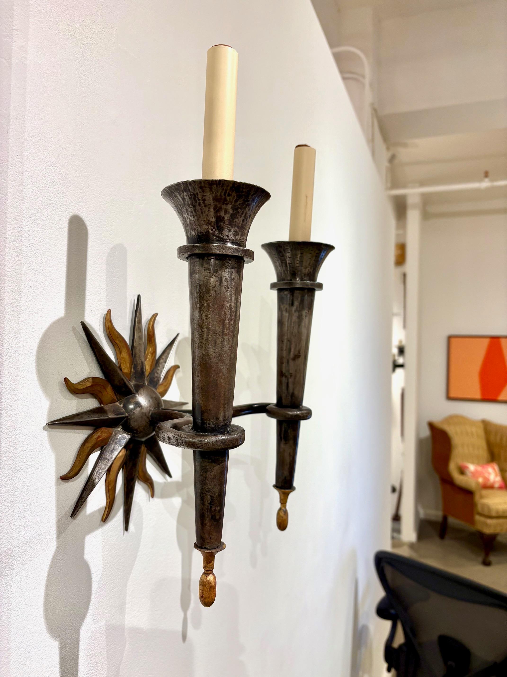 Pareja De Apliques De Dos Luces De Acero Patinado Estilo Gilbert Poillerat en venta 4