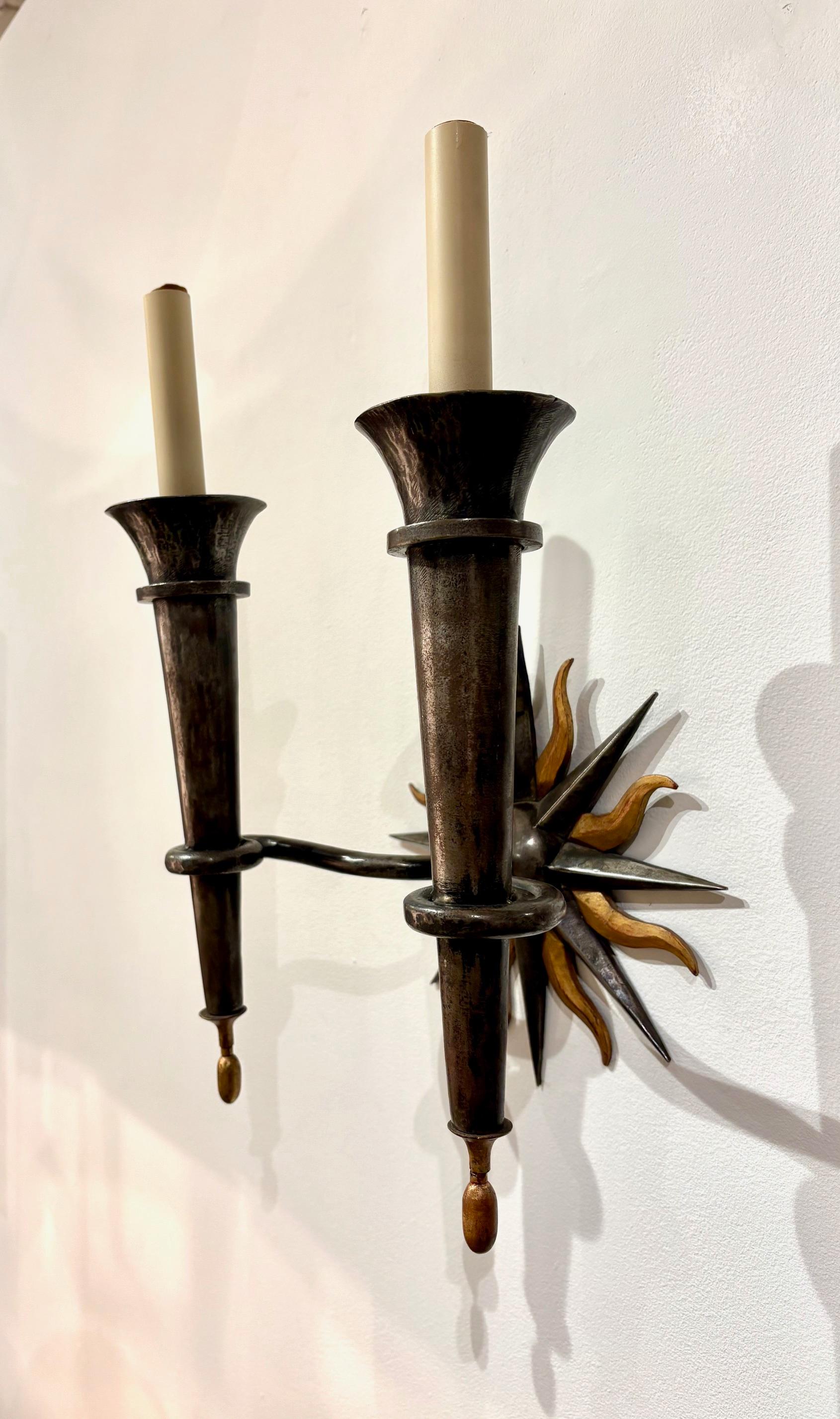 Pareja De Apliques De Dos Luces De Acero Patinado Estilo Gilbert Poillerat en venta 5