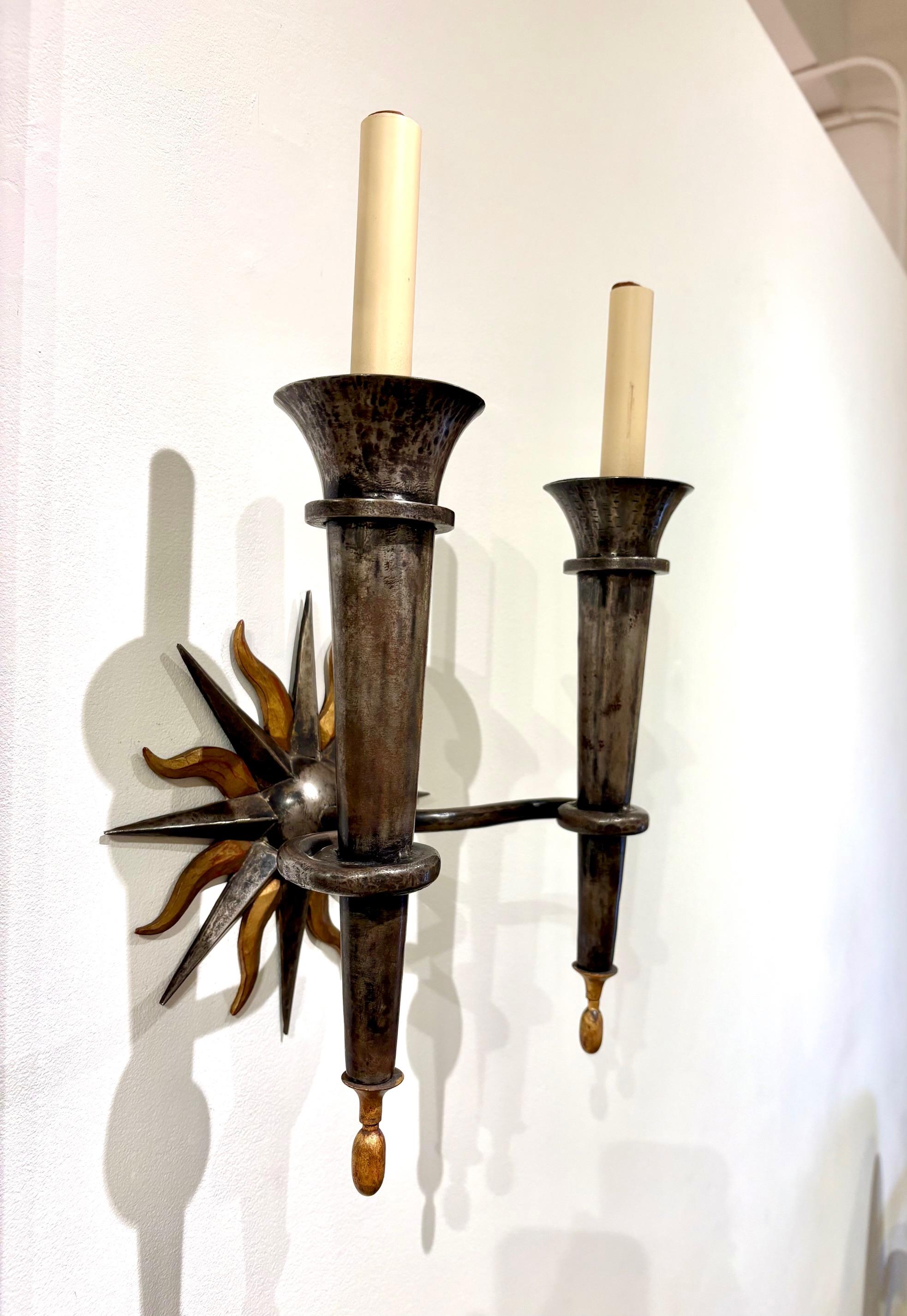 Pareja De Apliques De Dos Luces De Acero Patinado Estilo Gilbert Poillerat en venta 3