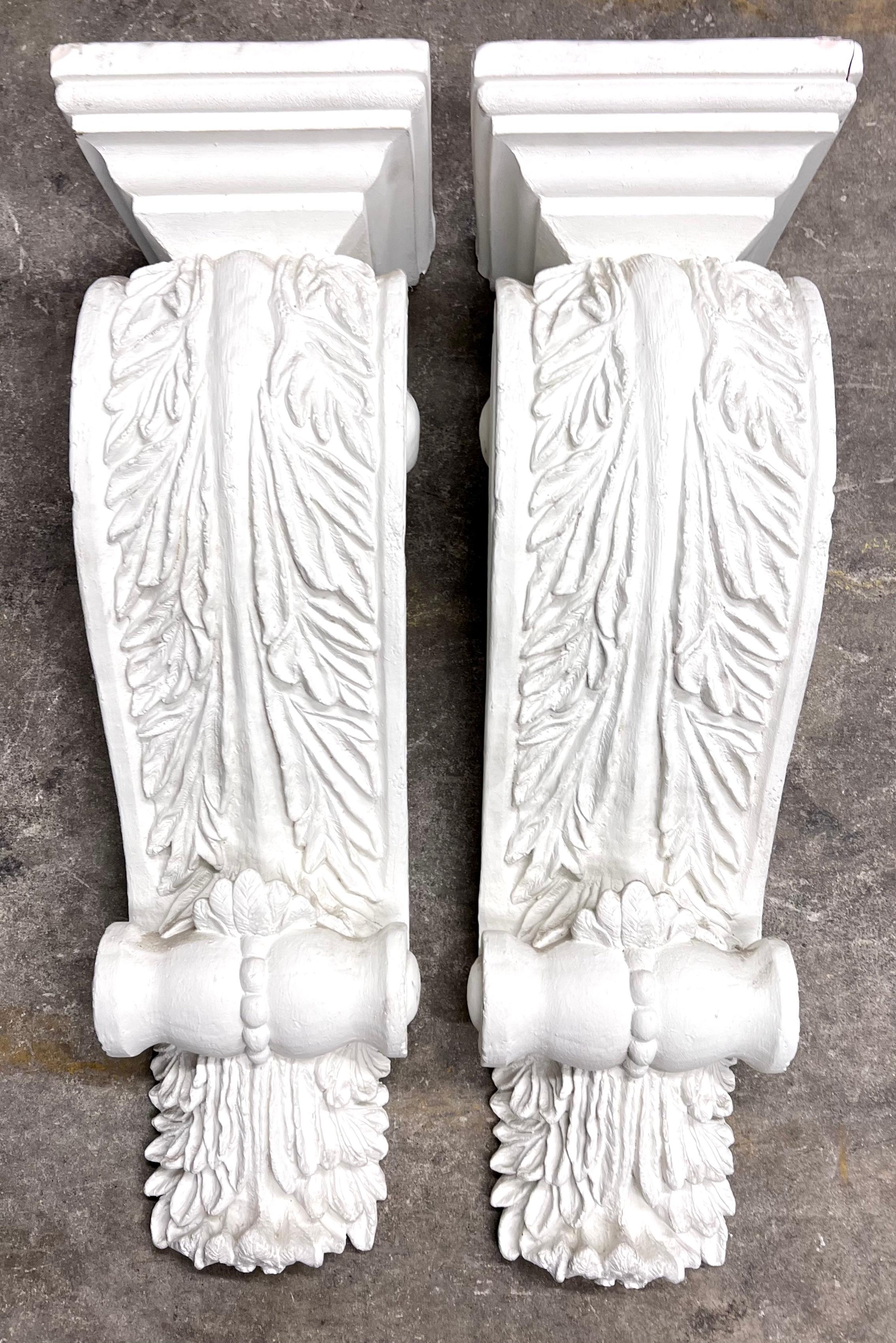 Pair of Patinated White Renaissance Revival Plaster Corbels In Good Condition For Sale In Los Angeles, CA