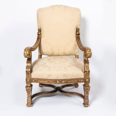 Paire de fauteuils en bois et feuilles d'or de la Maison Forest, France