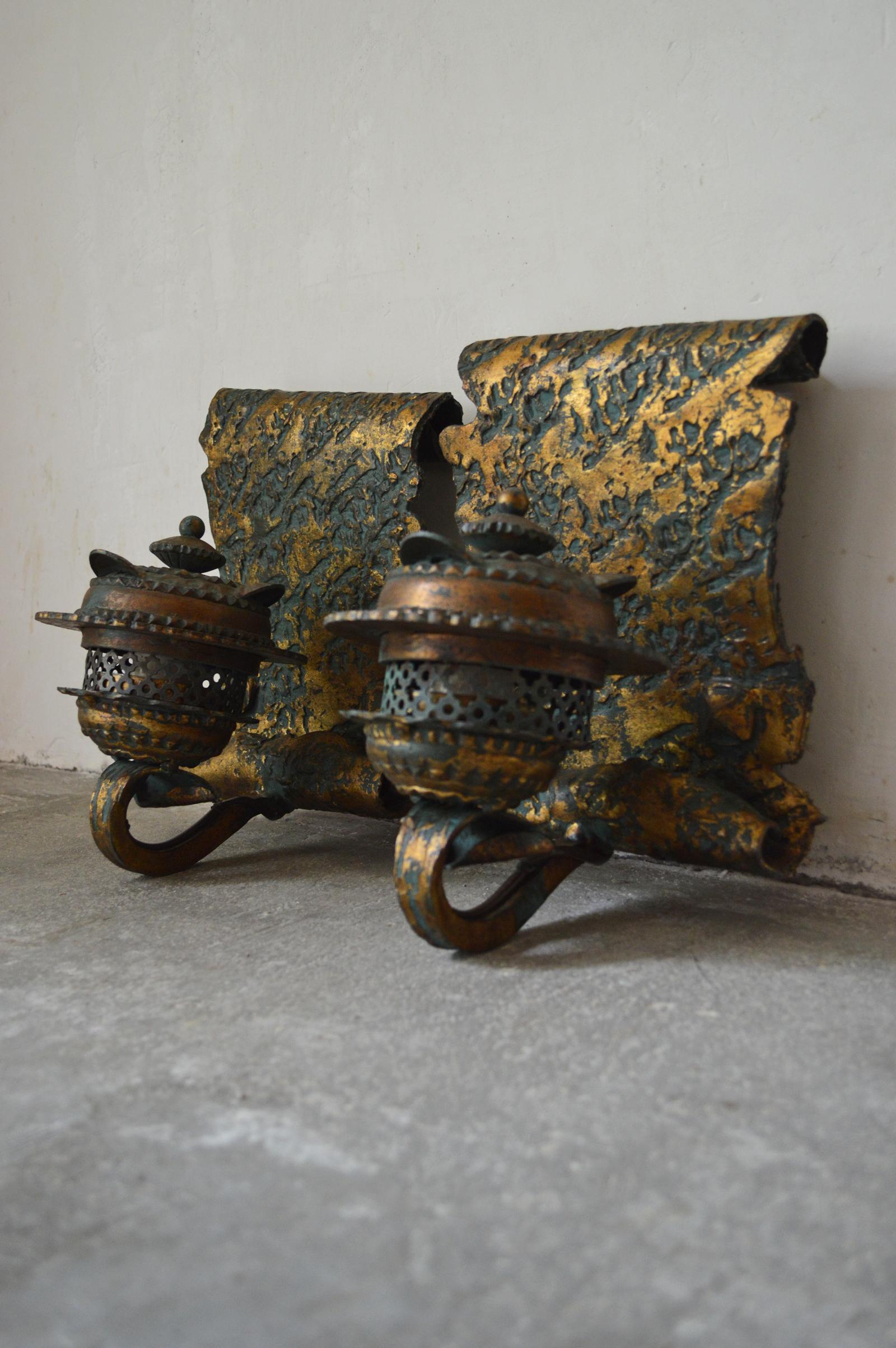 Arts and Crafts Pair of Patinated Wrought Iron Wall Lights, circa 1970 For Sale