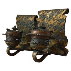 Coppia di applique in ferro battuto patinato, circa 1970
