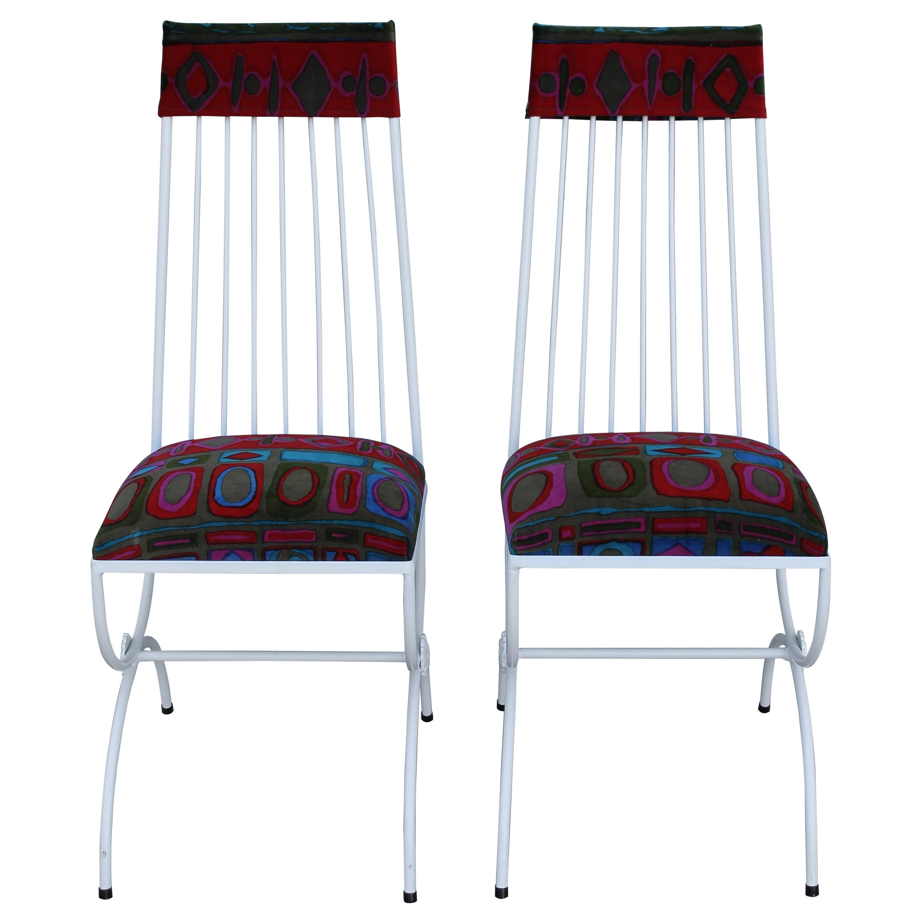 Paire de chaises de patio avec tissu Jack Lenor Larsen en vente