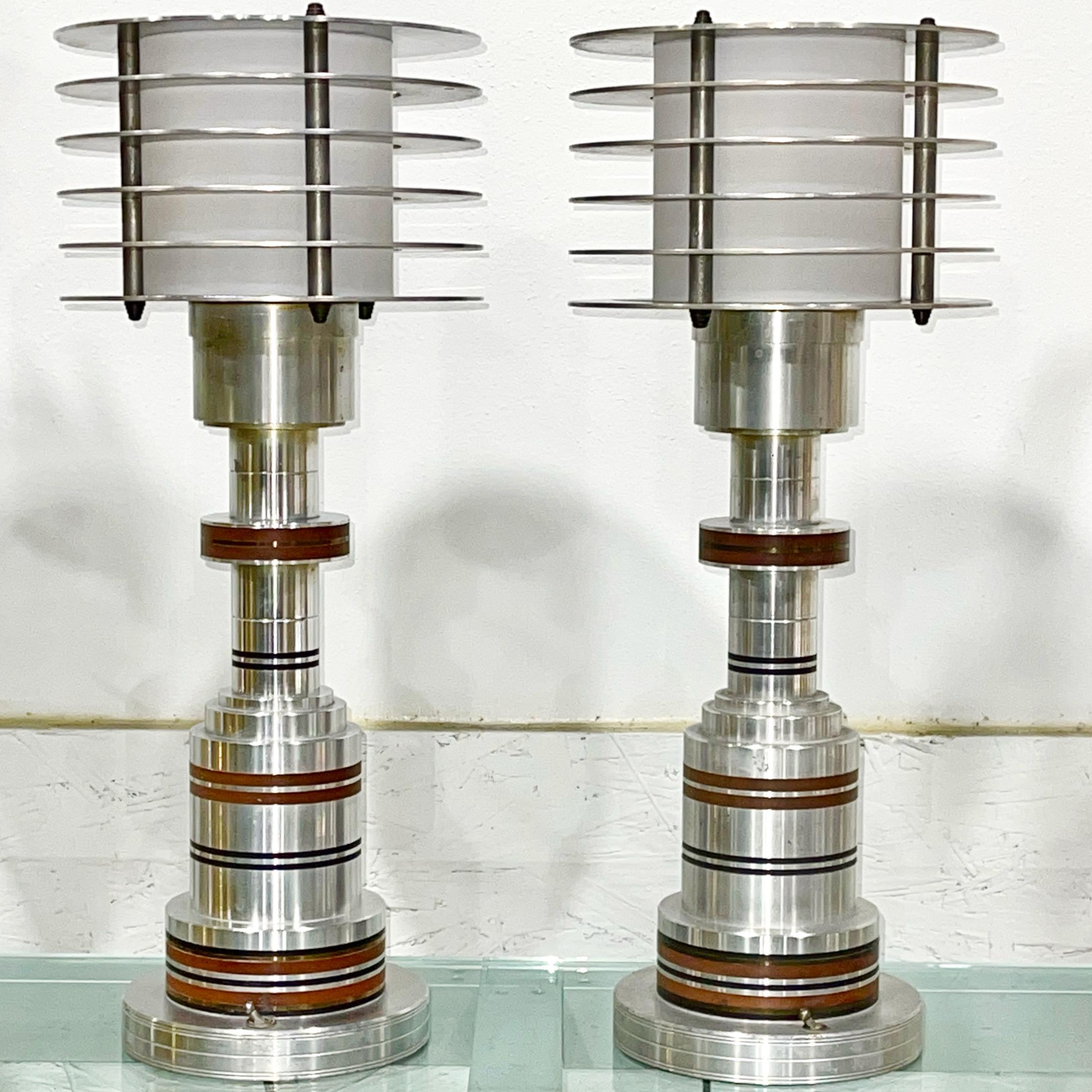 Ère de la machine Pair of Pattyn Products Table Lamps en vente