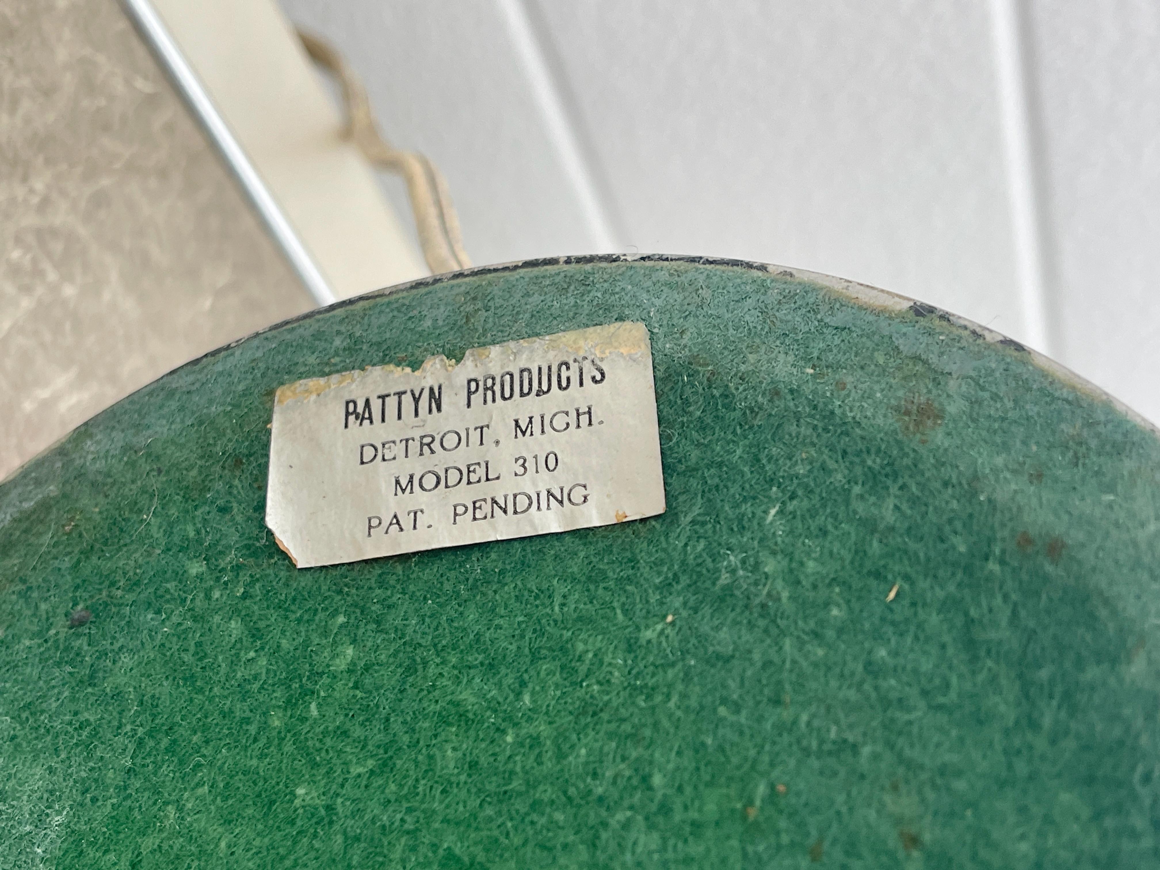 Anodisé Pair of Pattyn Products Table Lamps en vente