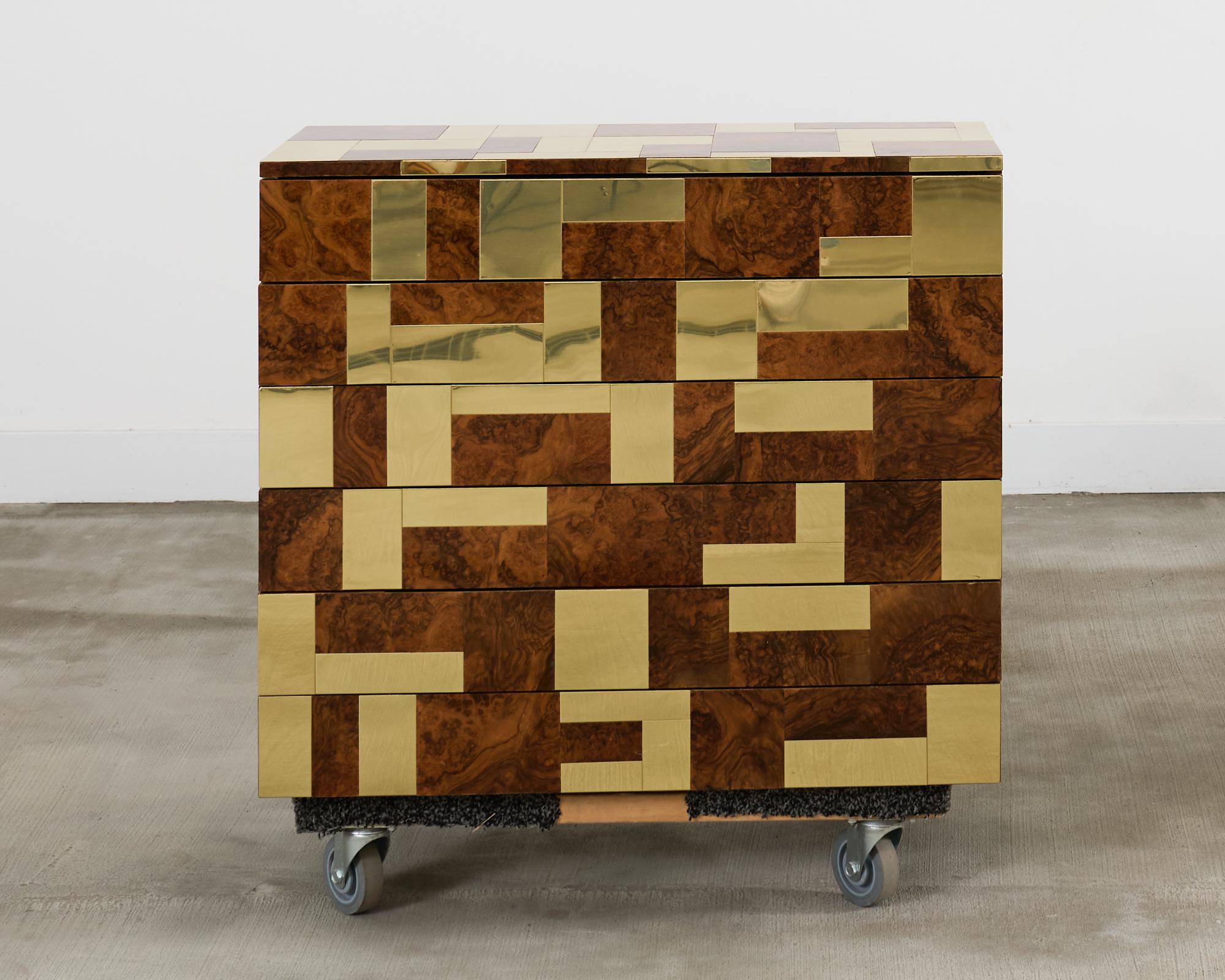 Americano Coppia di armadietti in ottone in radica di Paul Evans firmati Cityscape in vendita