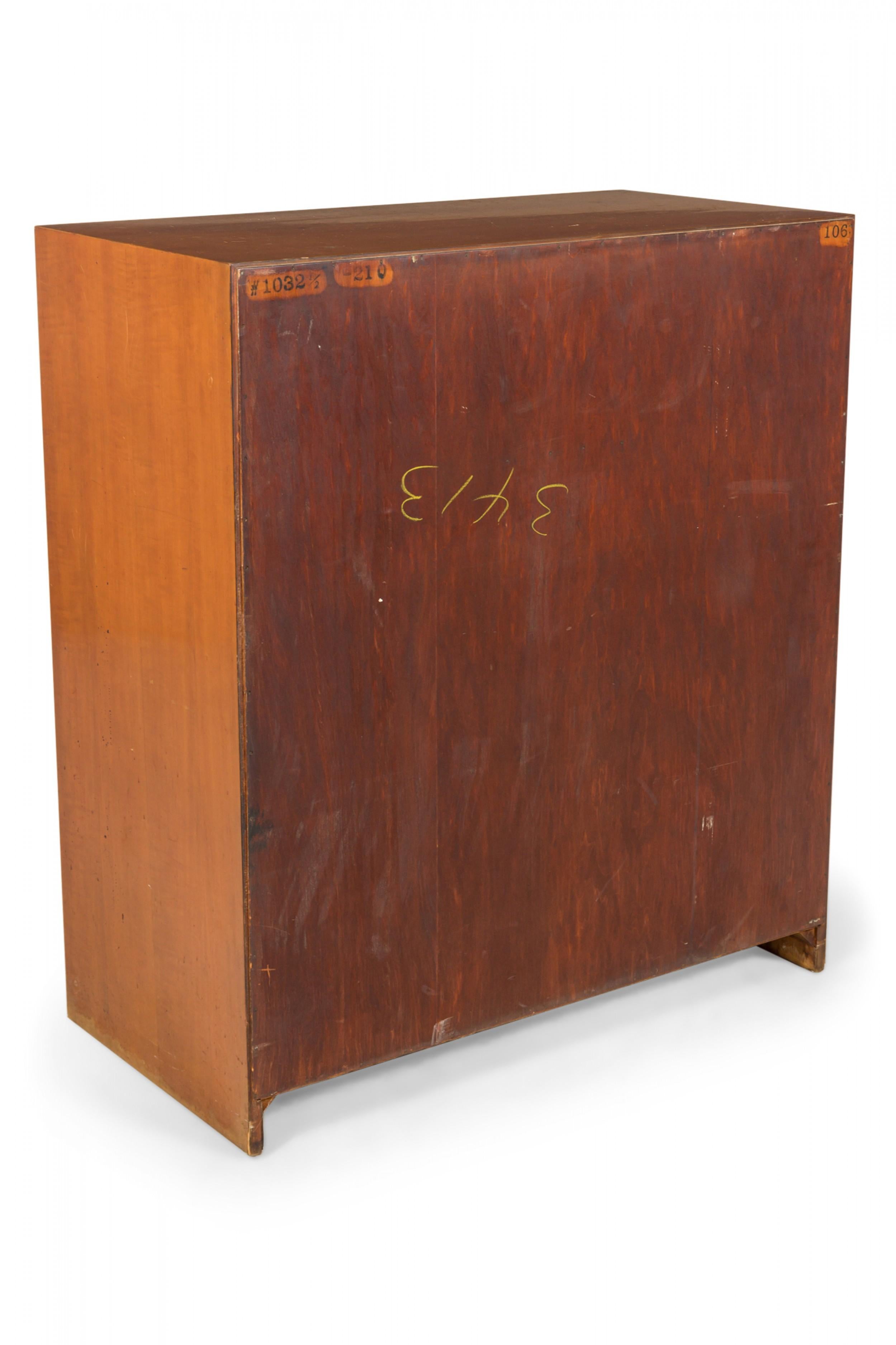 Ein Paar Paul Frankl für Johnson Furniture Co. Nussbaum Sechs Schubladen hohe Kommoden (20. Jahrhundert) im Angebot
