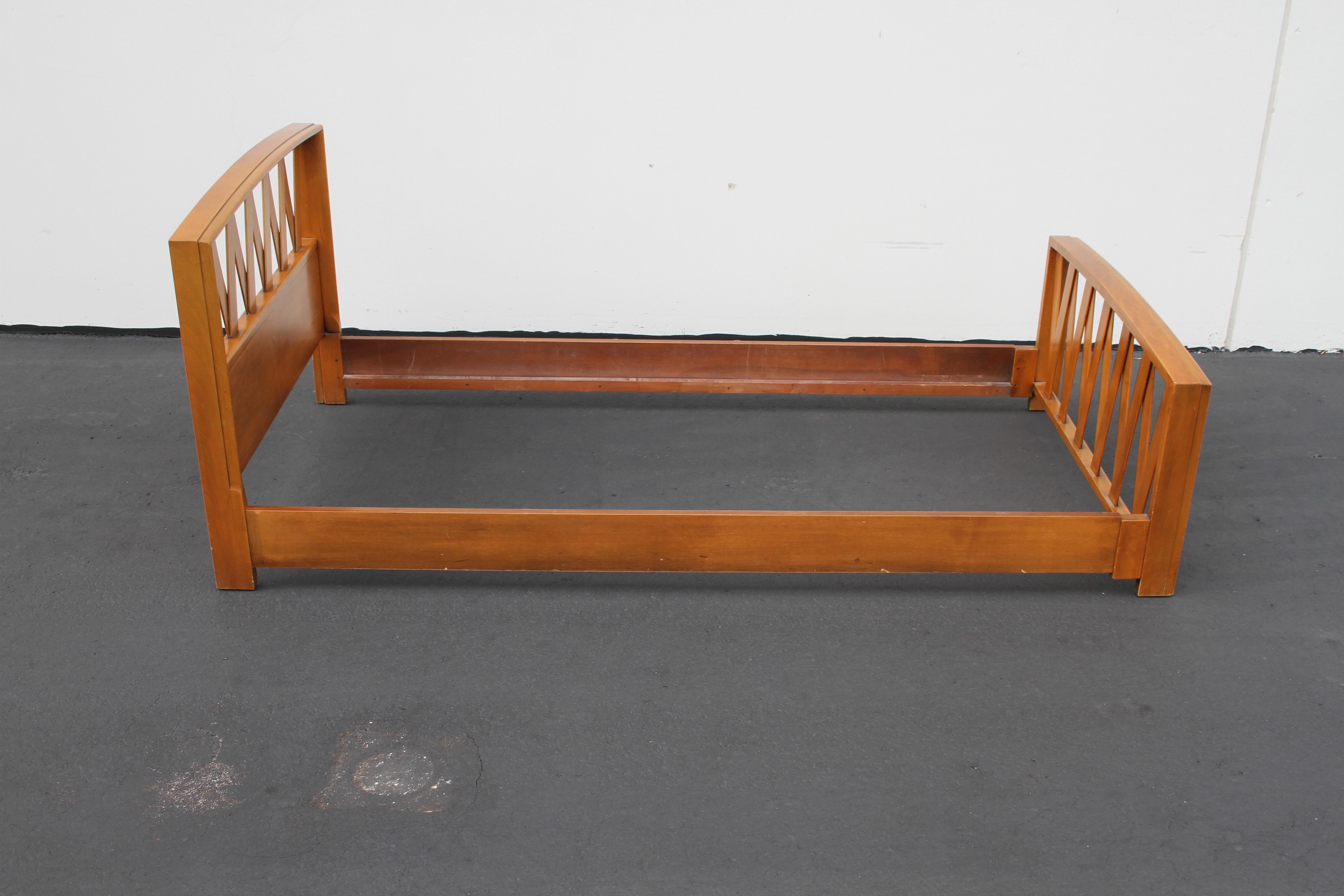 Pair of Paul Frankl for Johnson Furniture Twin Beds 5