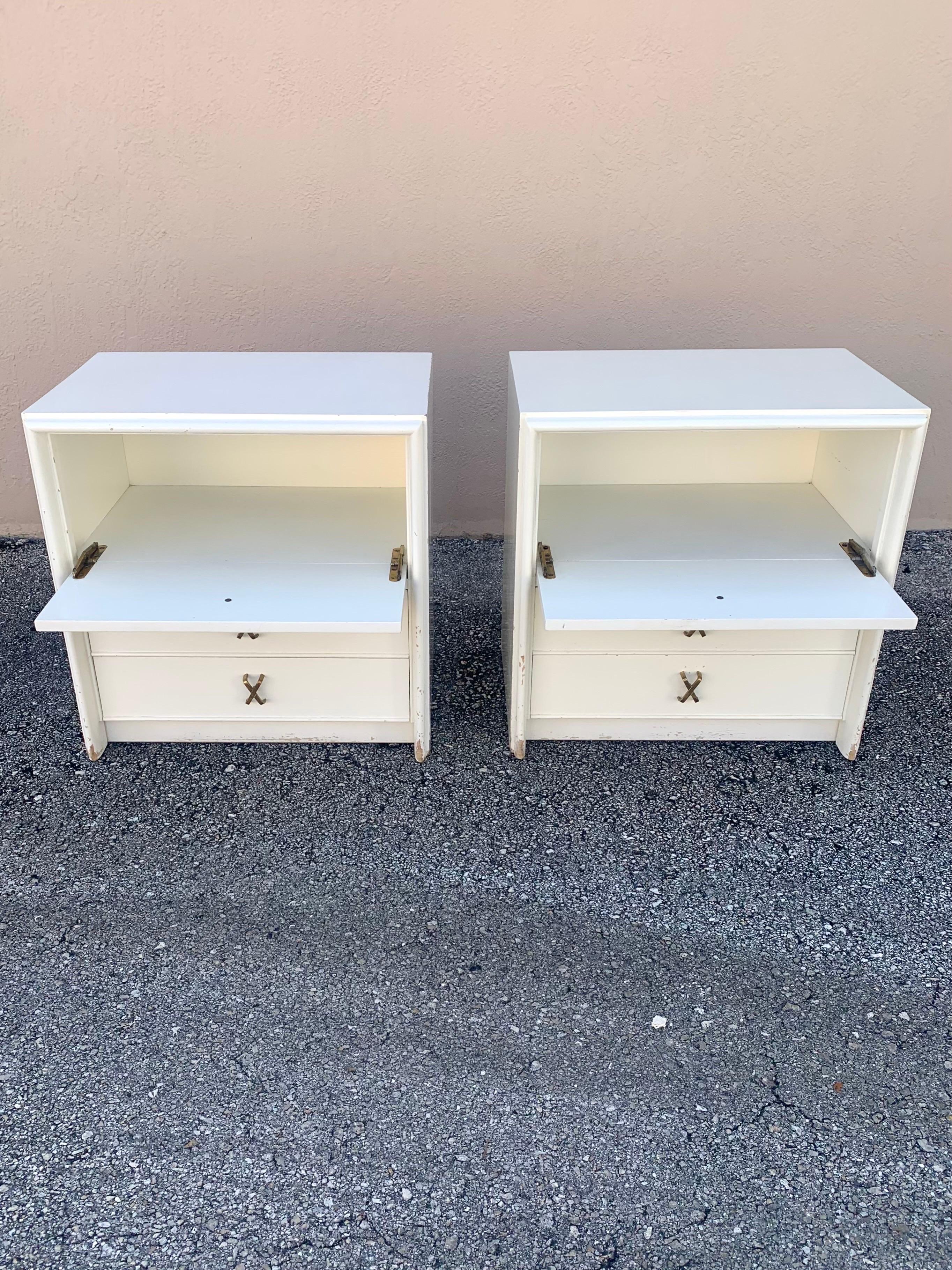 Mid-Century Modern Pair of Paul Frankl White Lacquered Nightstands