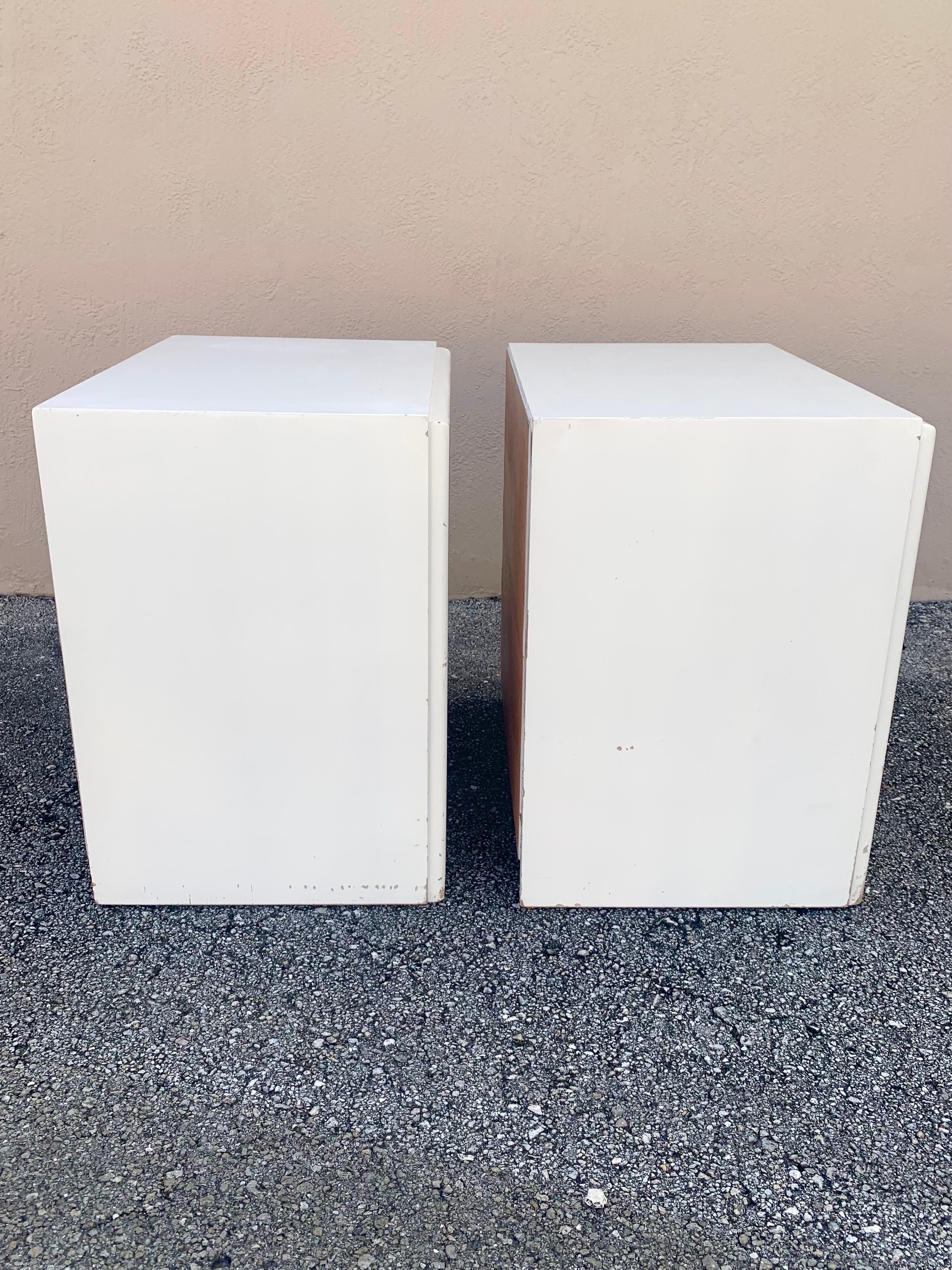 Pair of Paul Frankl White Lacquered Nightstands In Good Condition In Boynton Beach, FL
