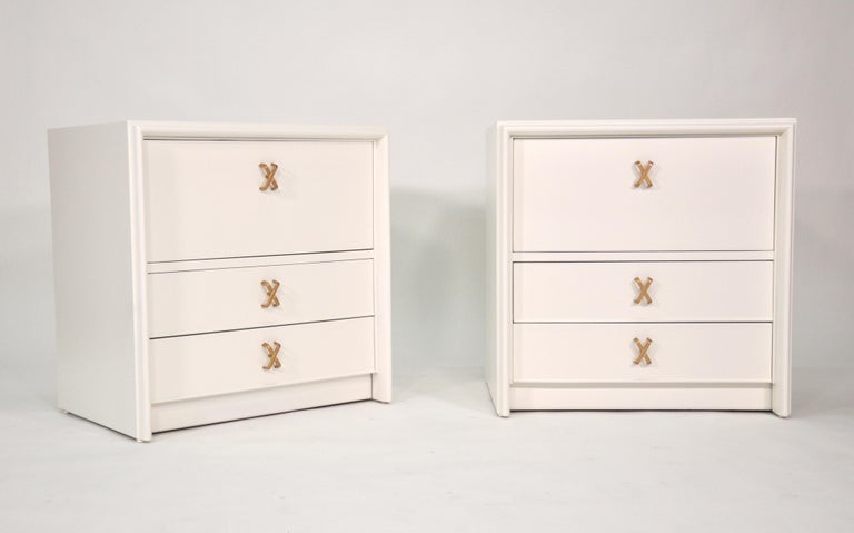 Mid-Century Modern Pair of Paul Frankl White Lacquered Nightstands or Side Tables