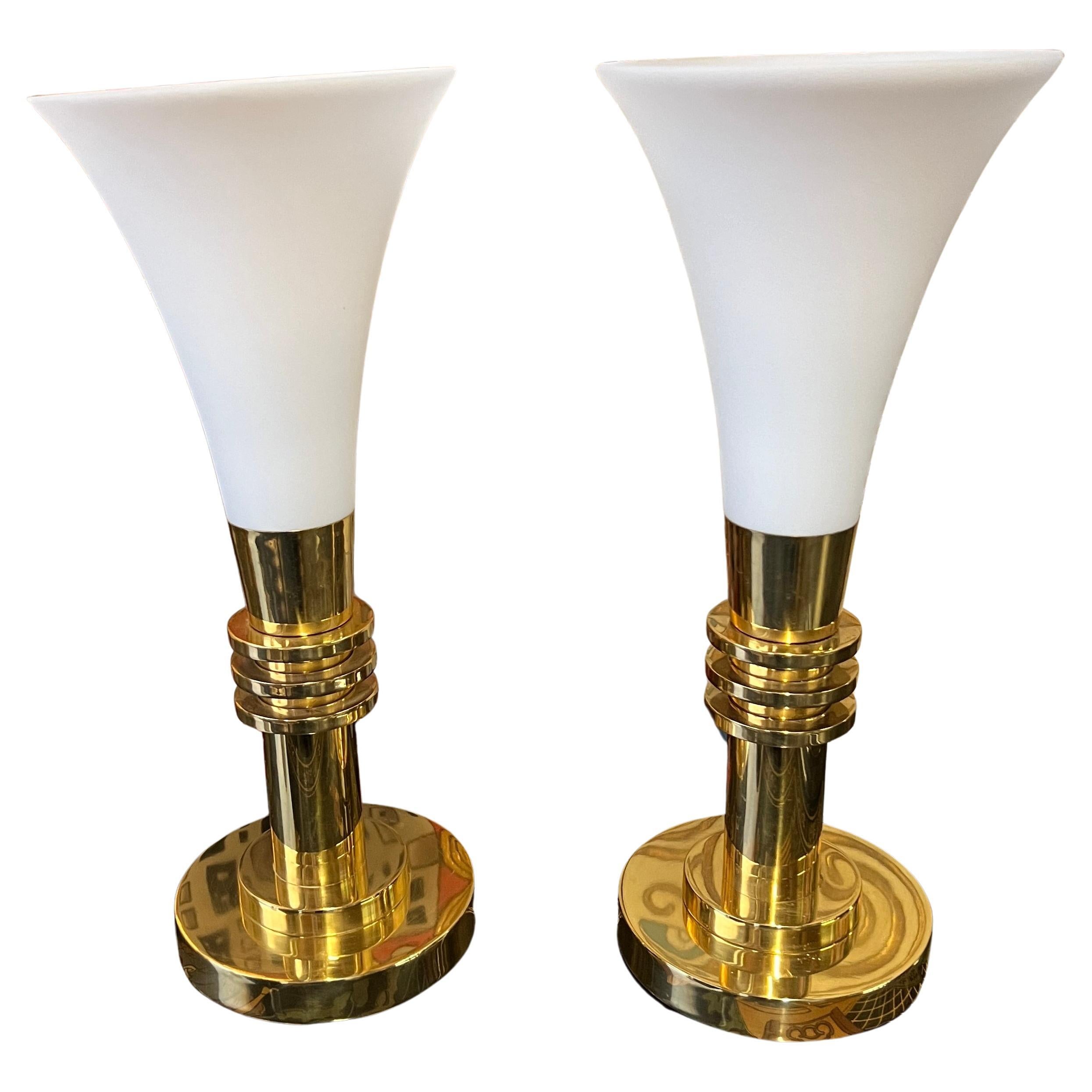 Paire de lampes de bureau torchères en laiton et verre de style Art déco Paul Hanson