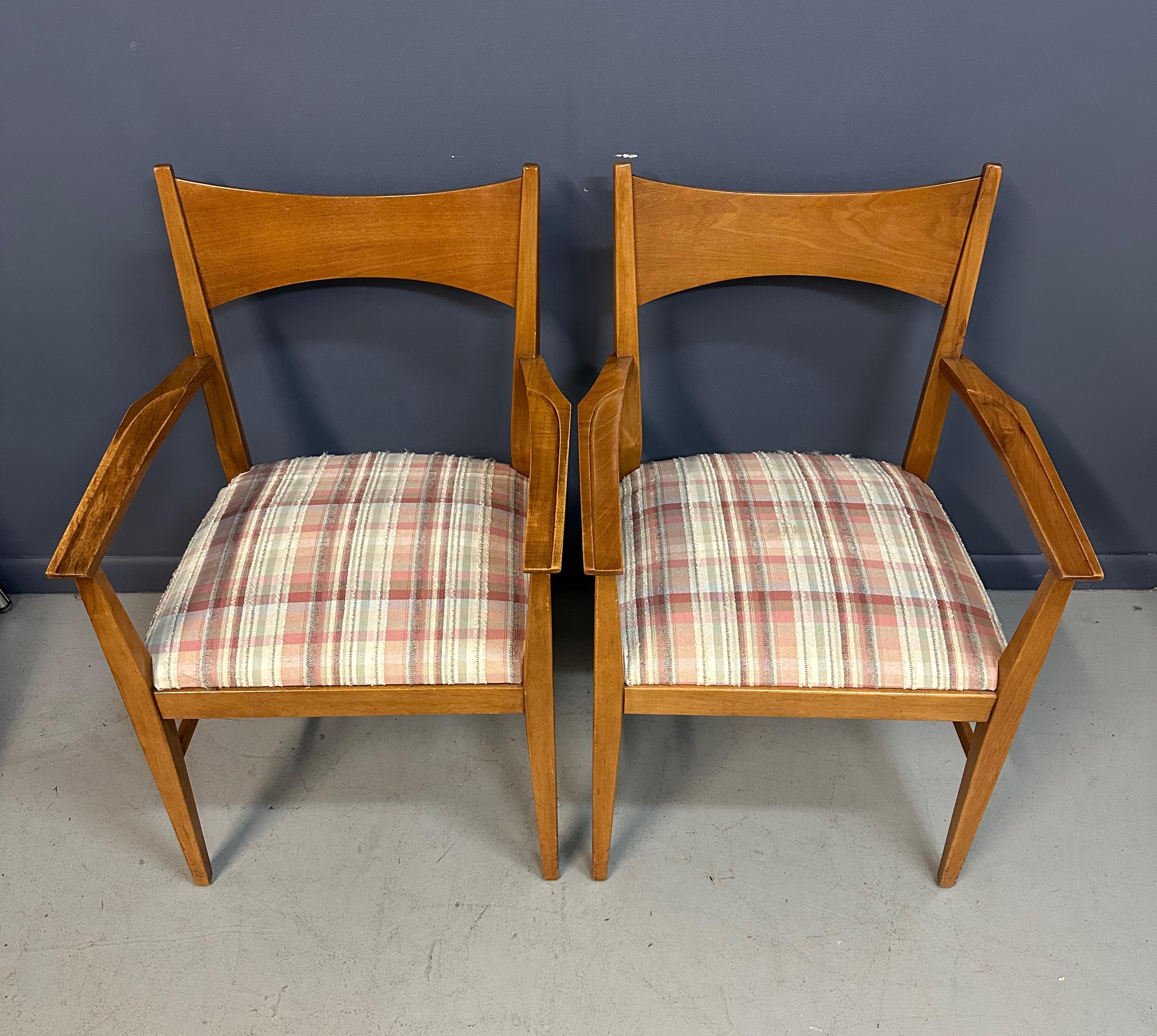 Pair of Paul Mccobb Dining Room Armchairs for Calvin Mid Century In Good Condition For Sale In Philadelphia, PA